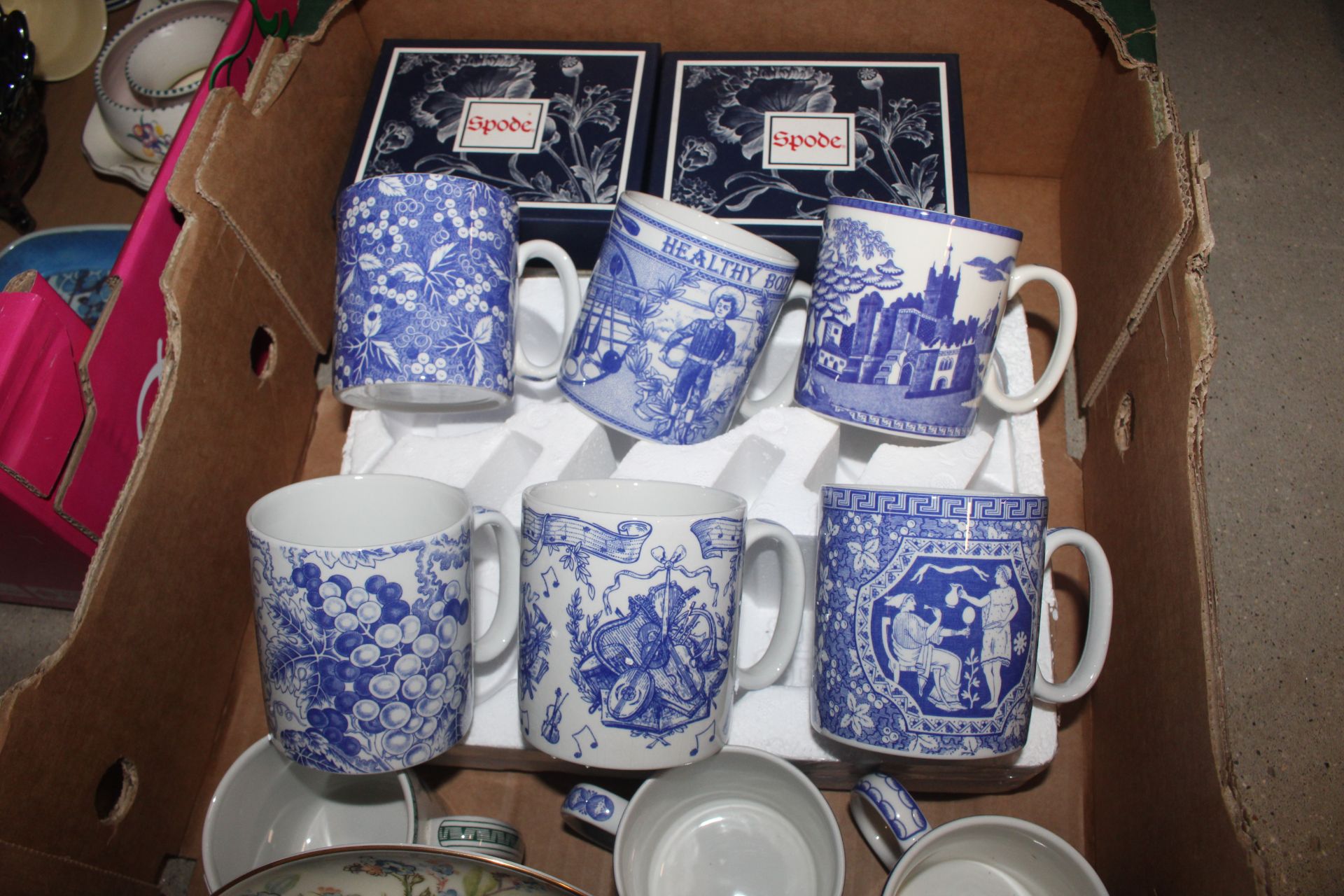 A quantity of blue and white china to include Roya - Image 2 of 11