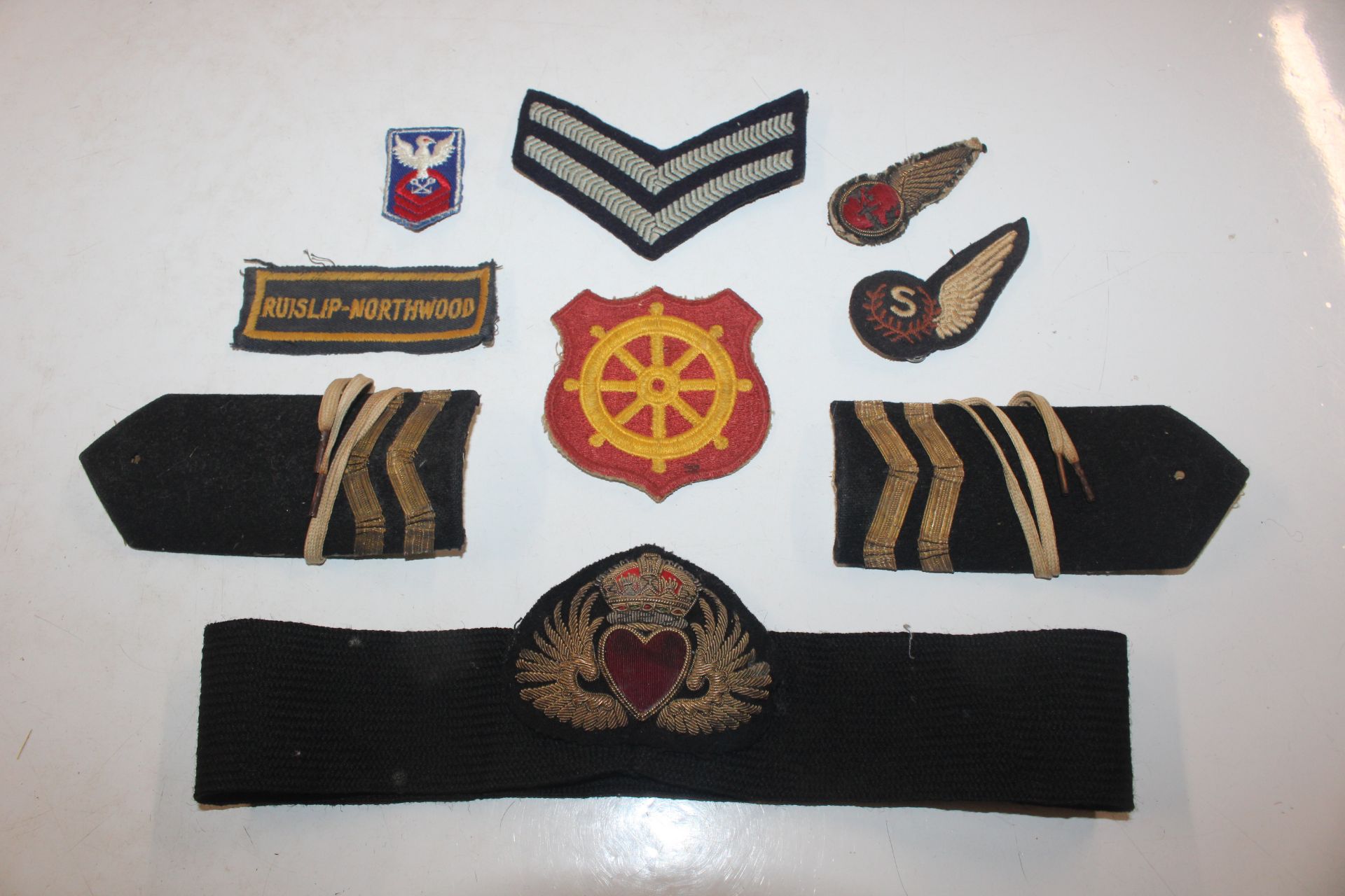 A tray of assorted military related items to inclu - Image 7 of 12