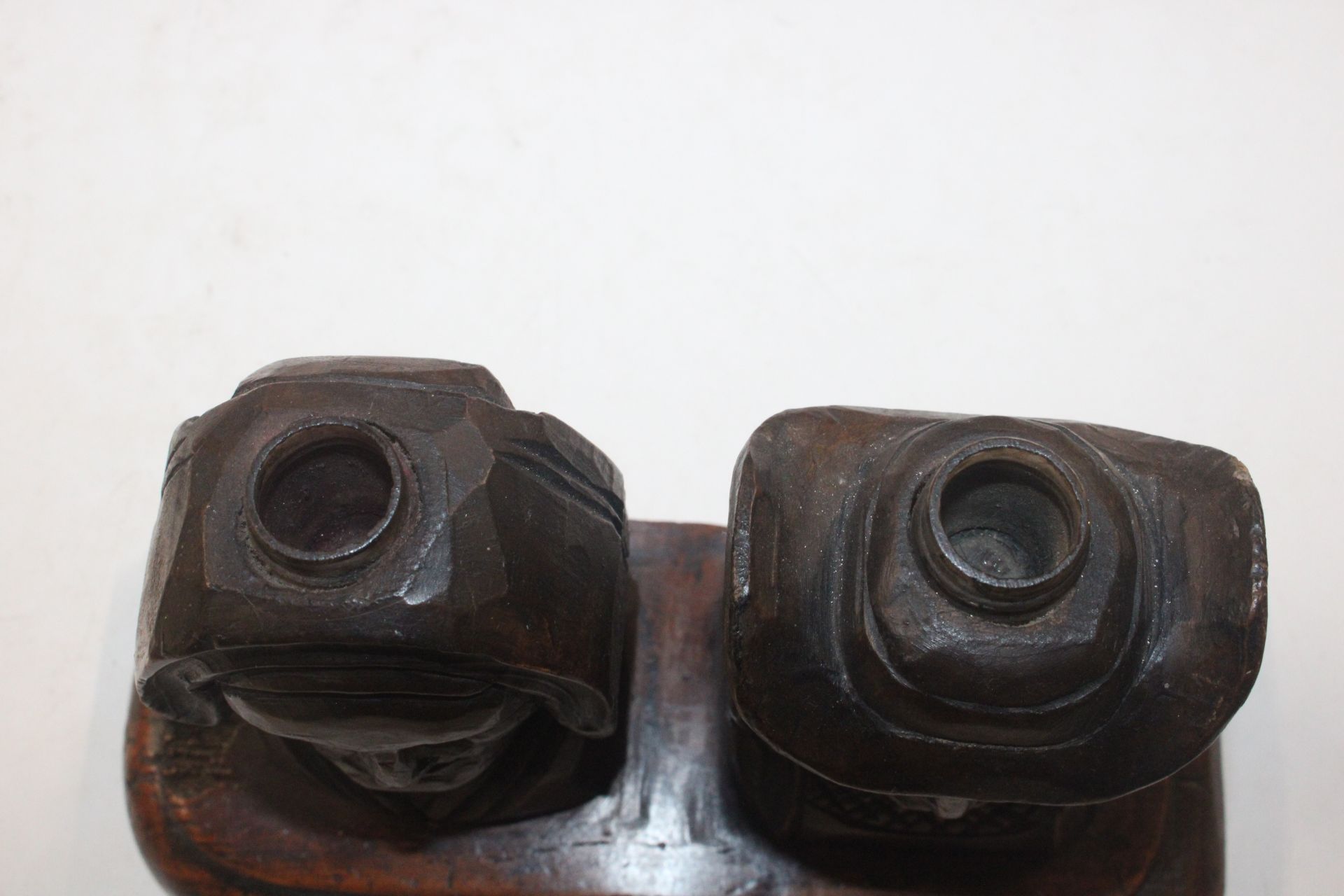 A pair of wooden stands in the form of carved head - Image 6 of 9