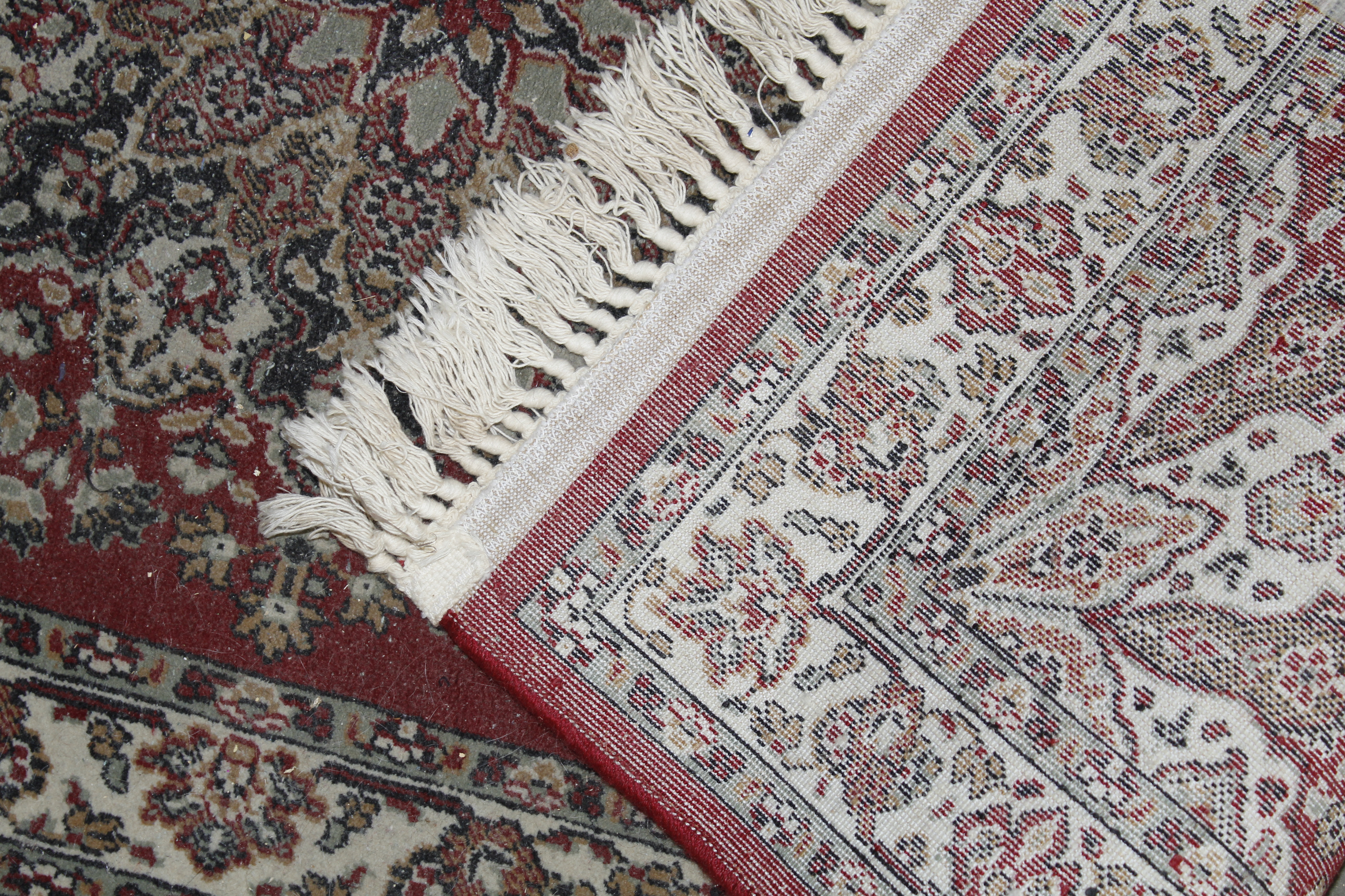 An approx. 5'7" x 2'7" floral patterned rug AF - Image 6 of 6
