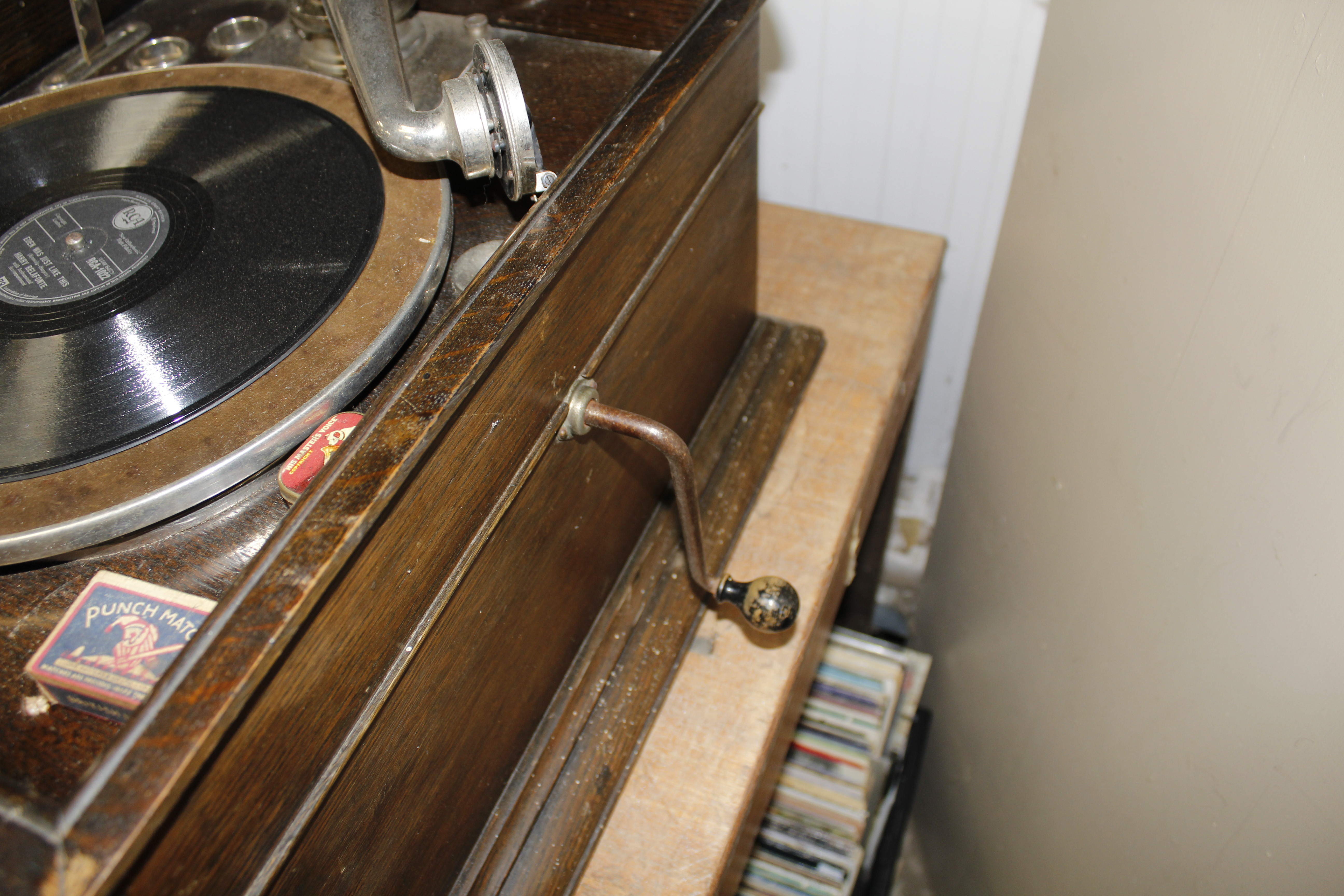 A Columbia wind up gramophone contained in an oak - Image 3 of 3