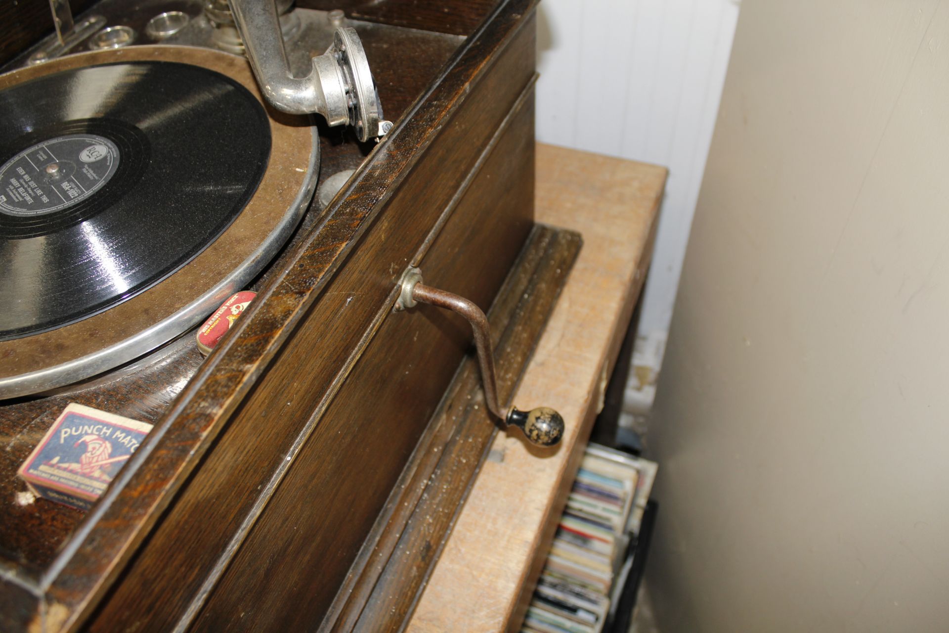 A Columbia wind up gramophone contained in an oak - Image 3 of 3
