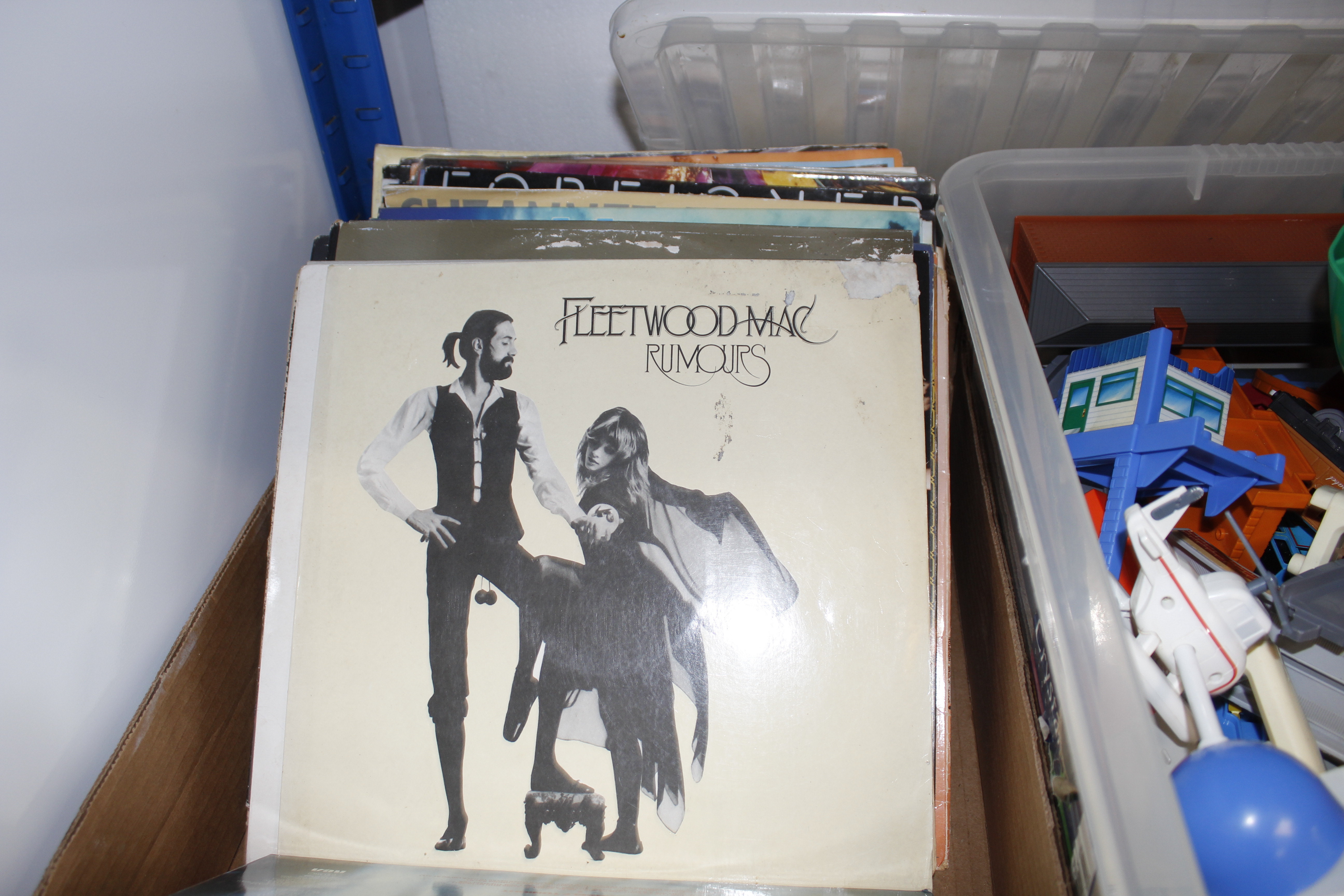 A box of various records to include Paul Simon etc - Image 3 of 4