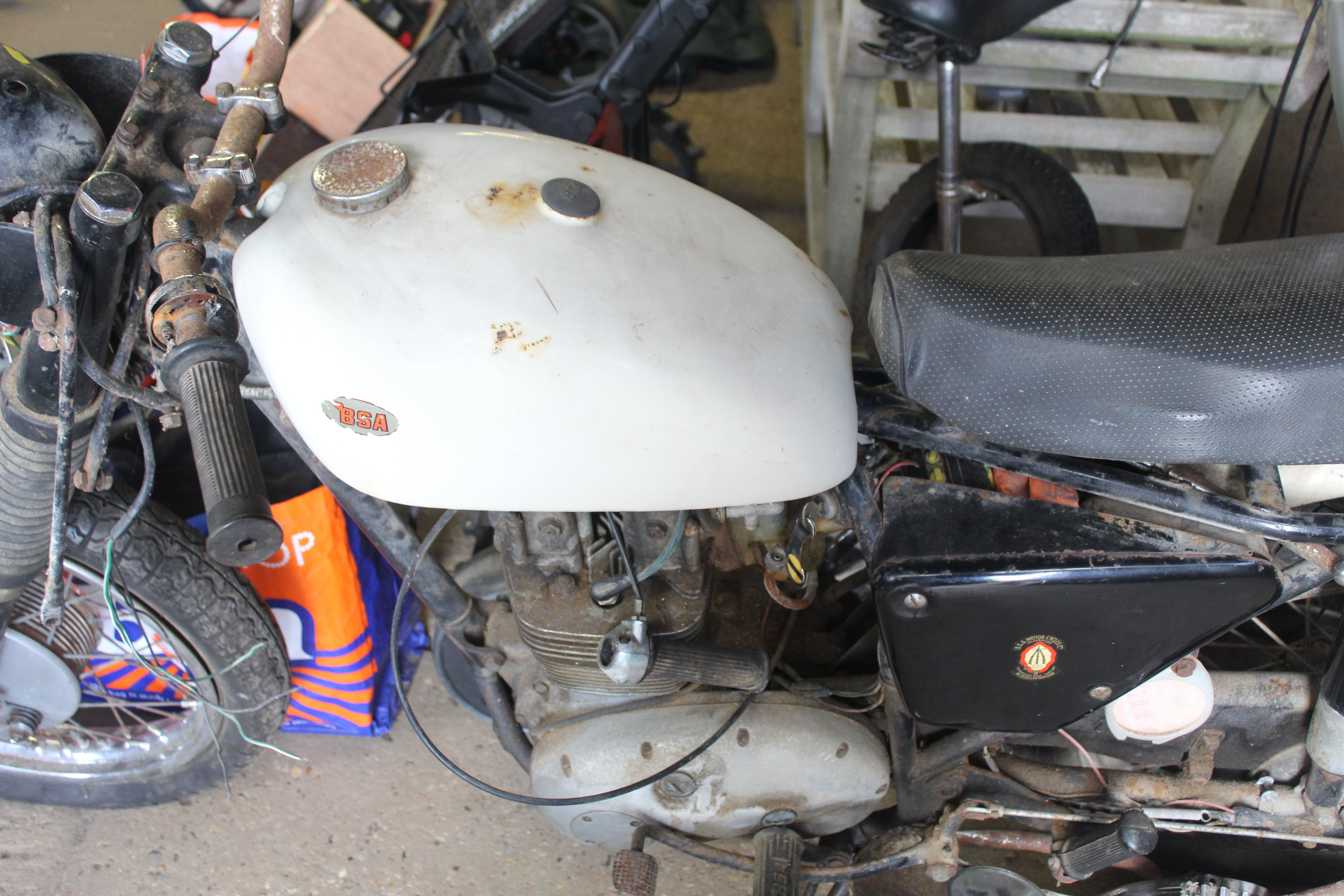 A vintage BSA 250cc motorcycle for restoration. Re - Image 3 of 9