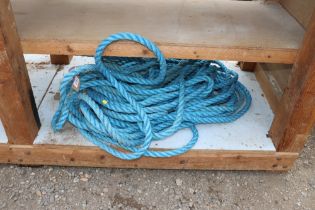 A length of blue rope