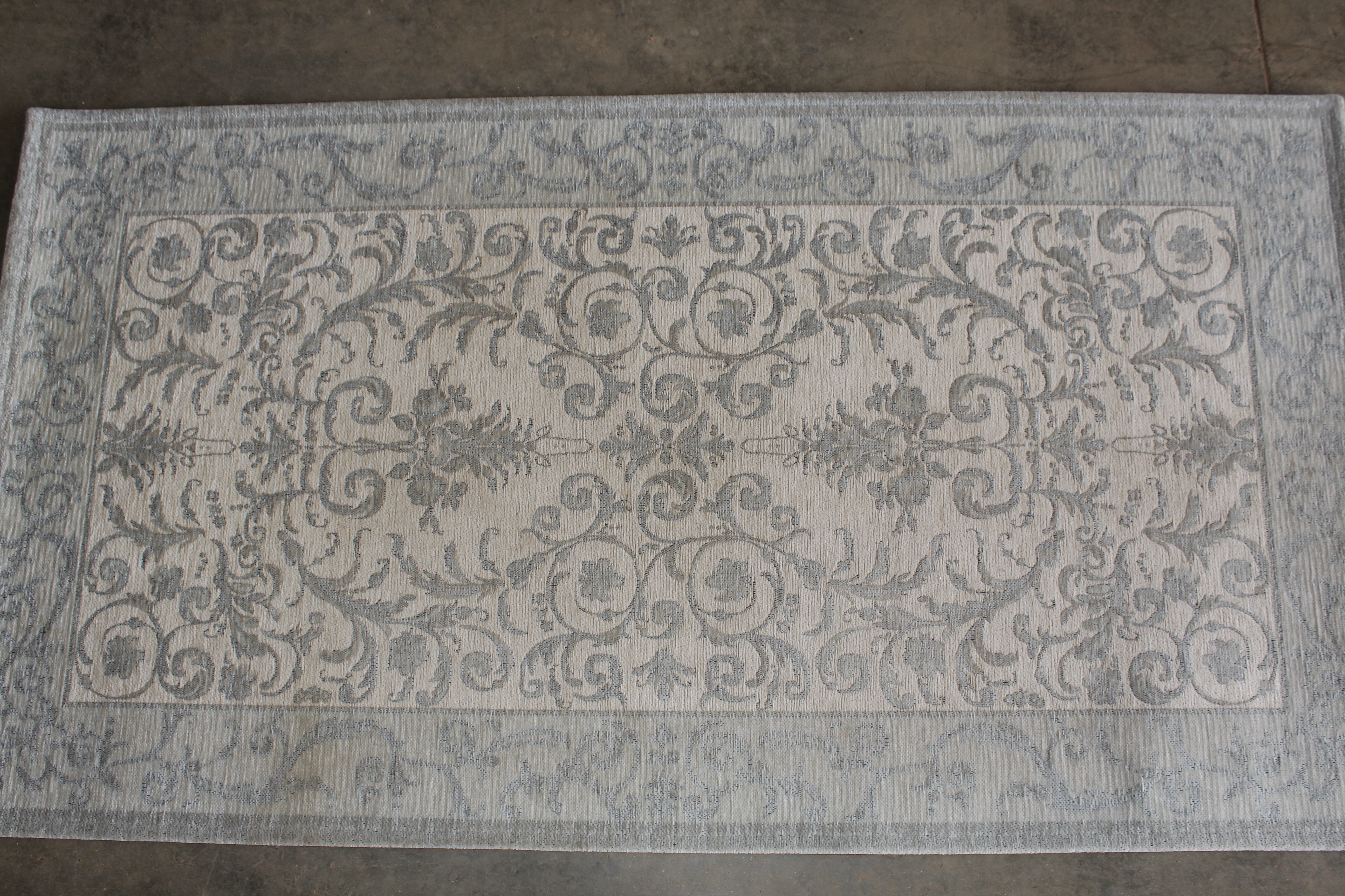 An approx. 4'10" x 2'8" patterned runner - Image 2 of 3