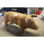 A cast iron statue of a pig (size M) (128)