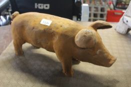 A cast iron statue of a pig (size M) (128)