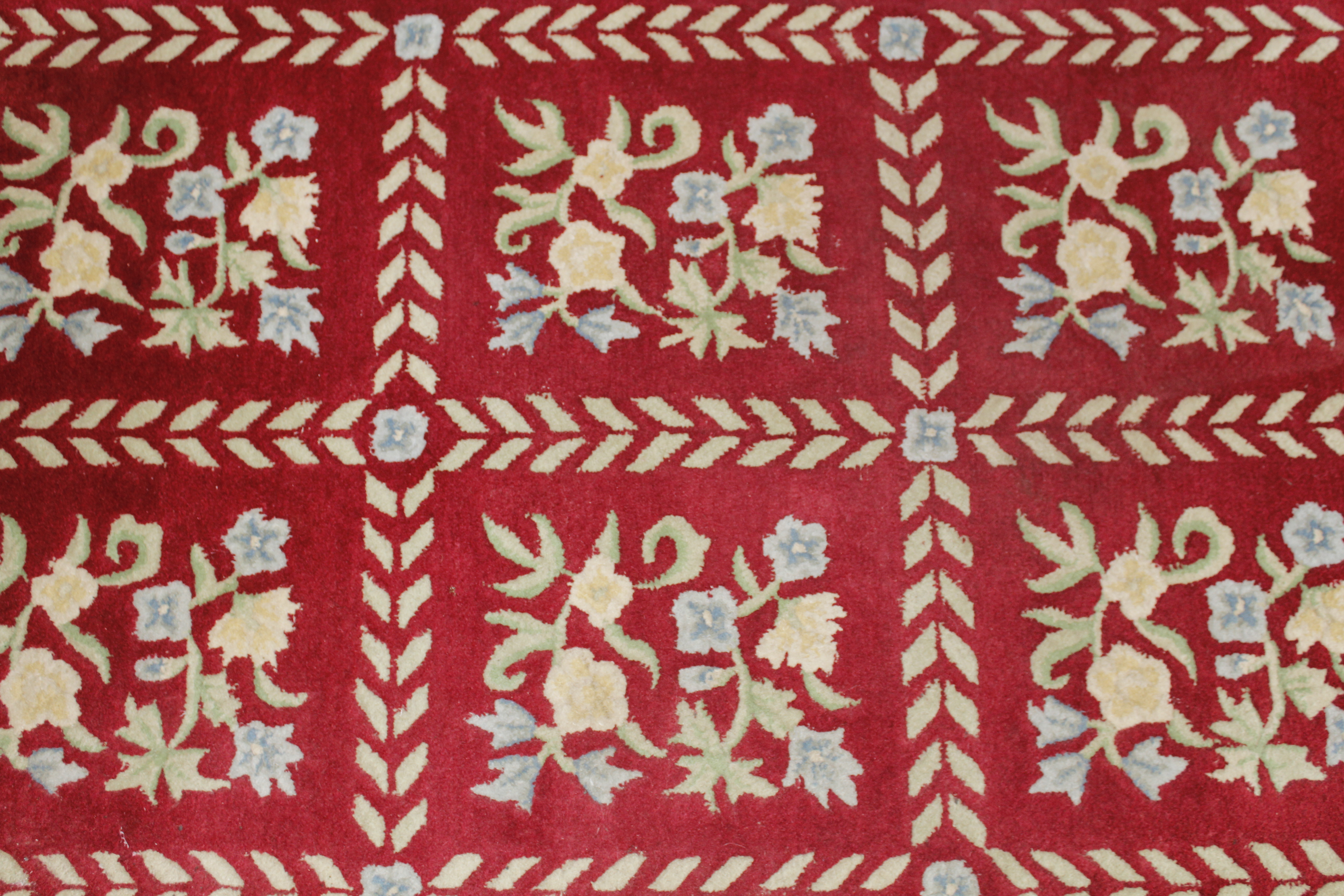 An approx. 5' x 3' red floral patterned rug - Image 2 of 3