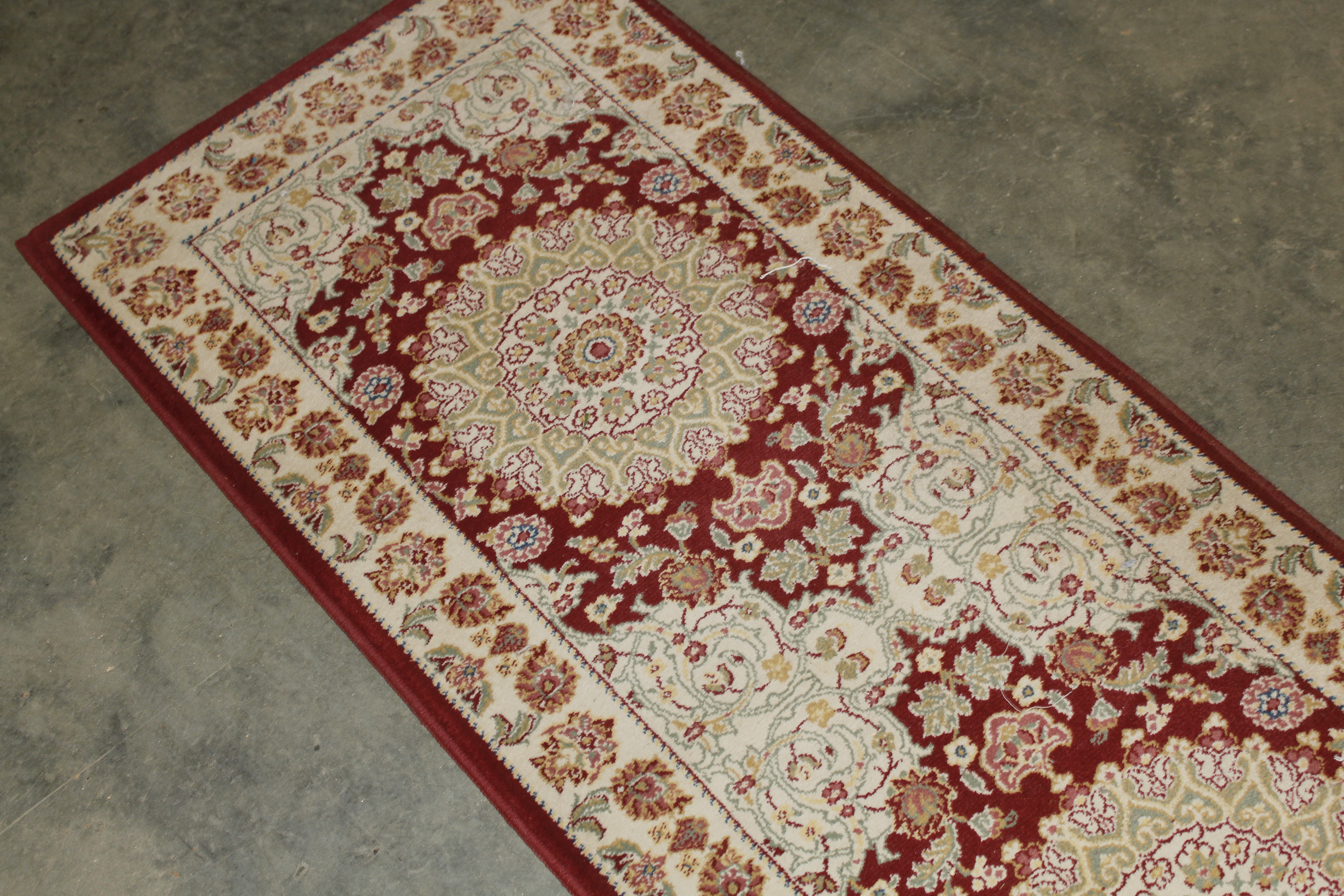 An approx. 8'4" x 2'3" floral patterned rug - Image 3 of 5