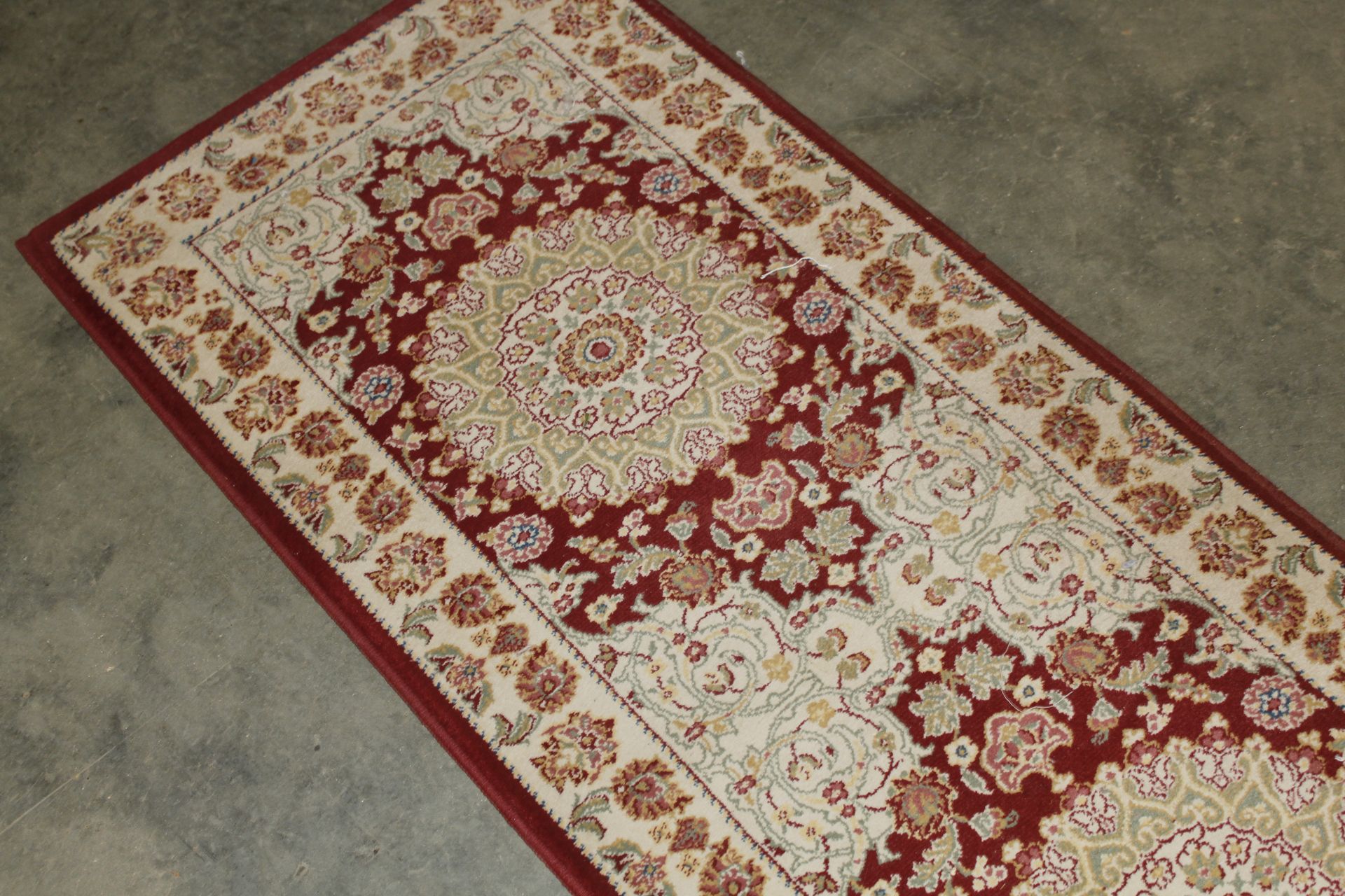 An approx. 8'4" x 2'3" floral patterned rug - Image 3 of 5