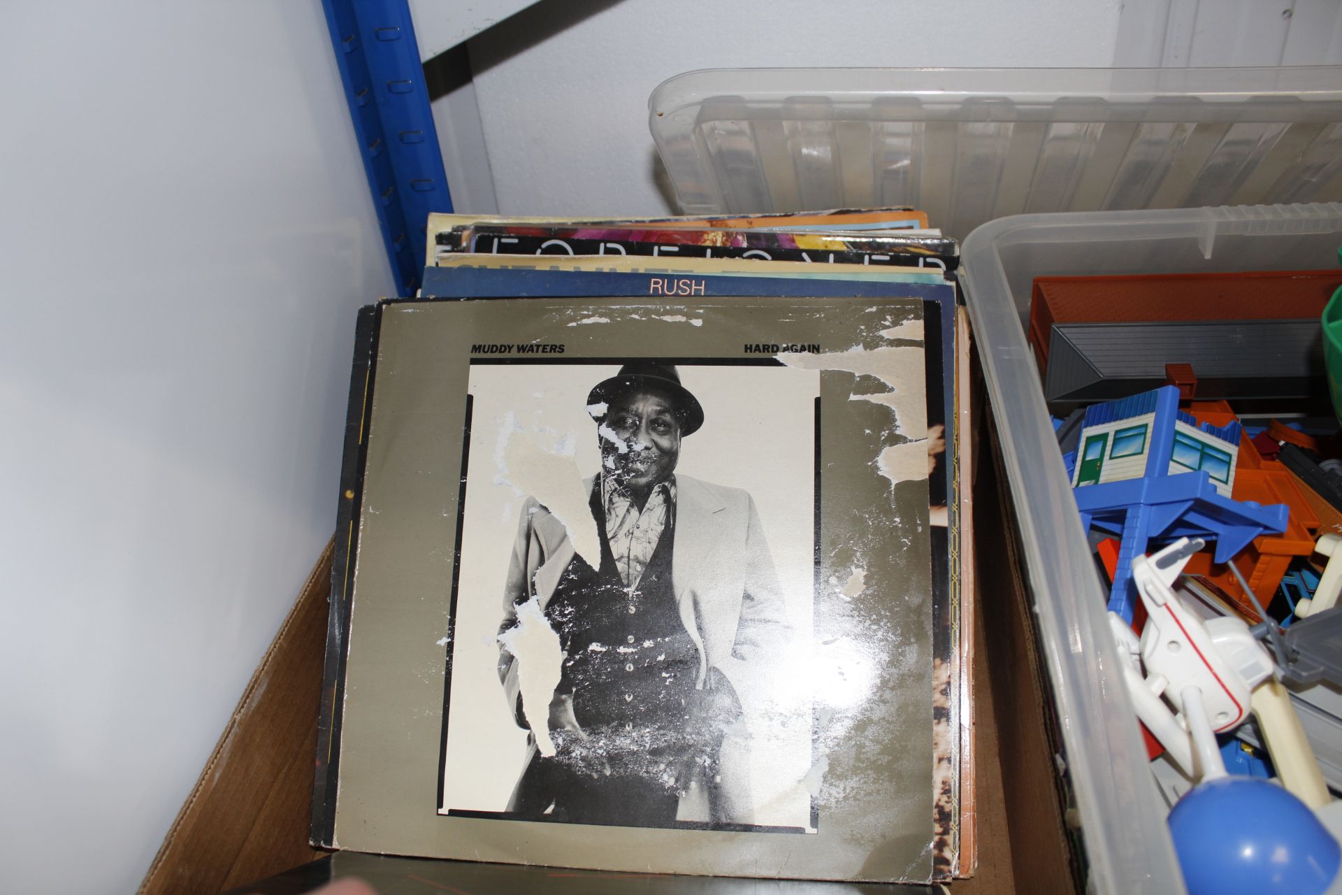 A box of various records to include Paul Simon etc - Image 2 of 4