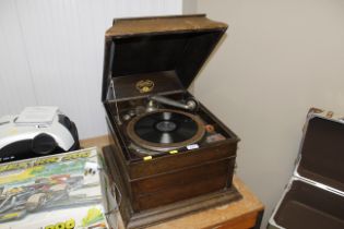 A Columbia wind up gramophone contained in an oak
