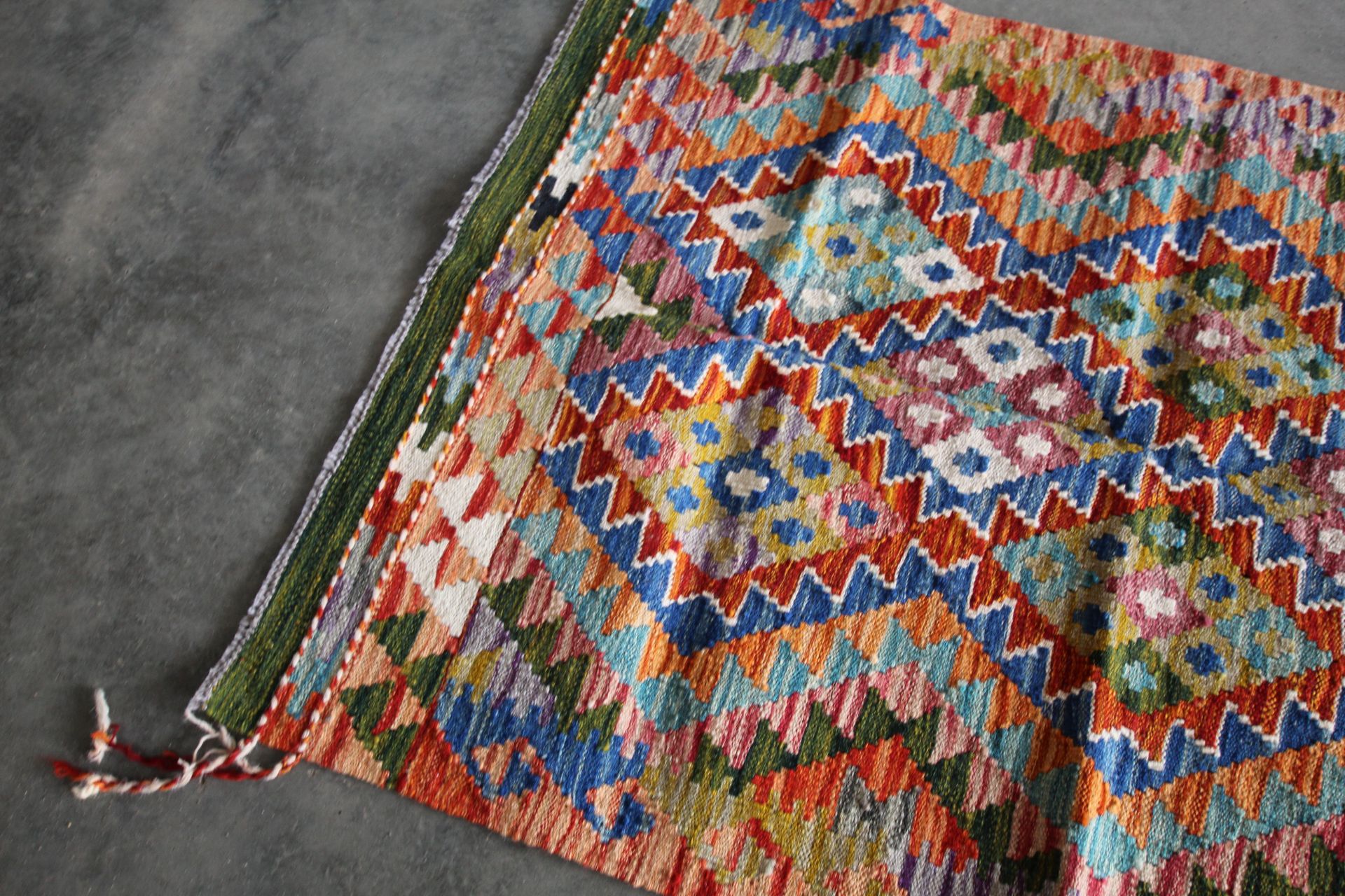 An approx. 4'1" x 2'9" Chobi Kilim rug - Image 2 of 4