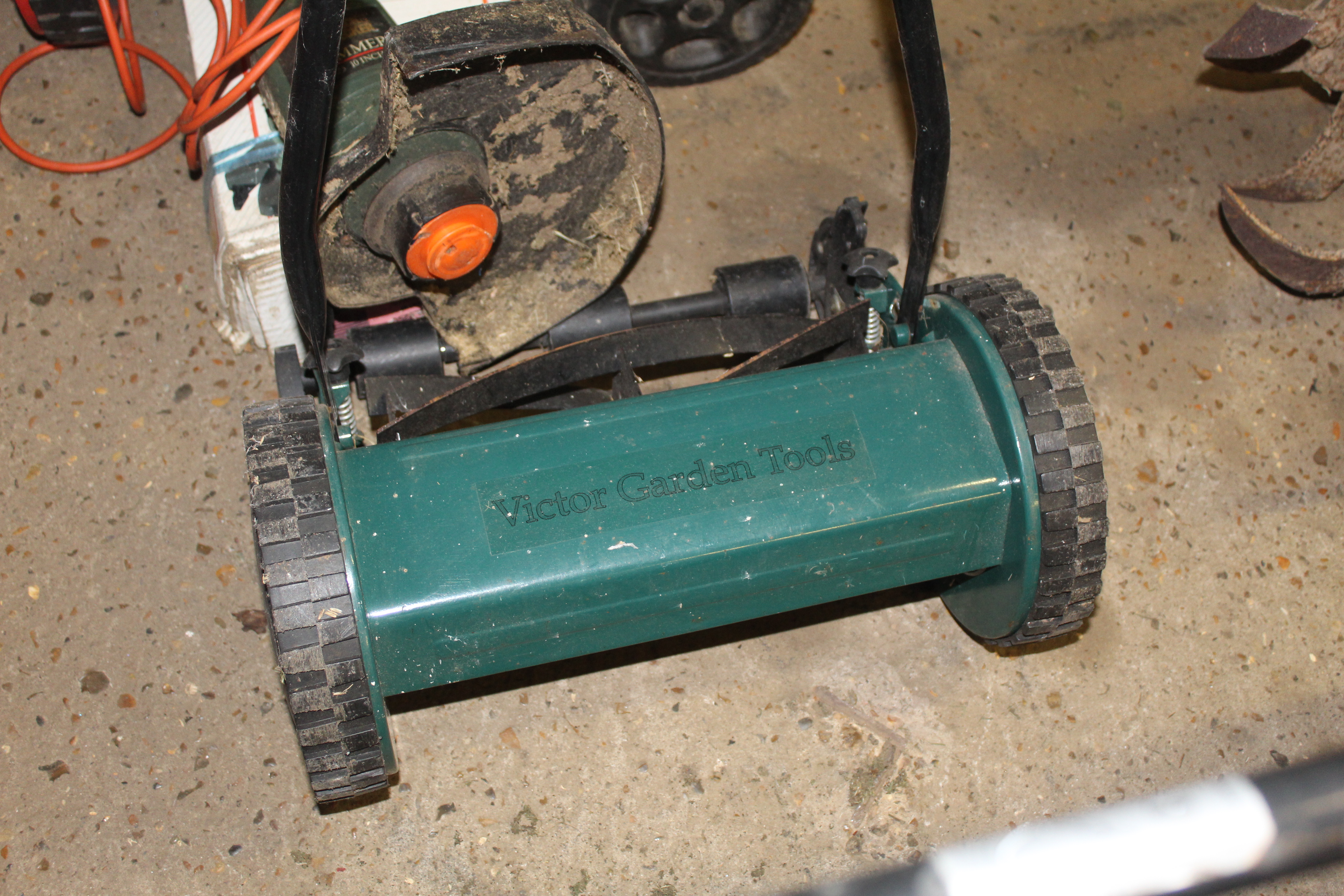 A hand push cylinder mower - Image 2 of 3