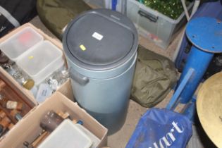 A Brabantia 30l waste bin