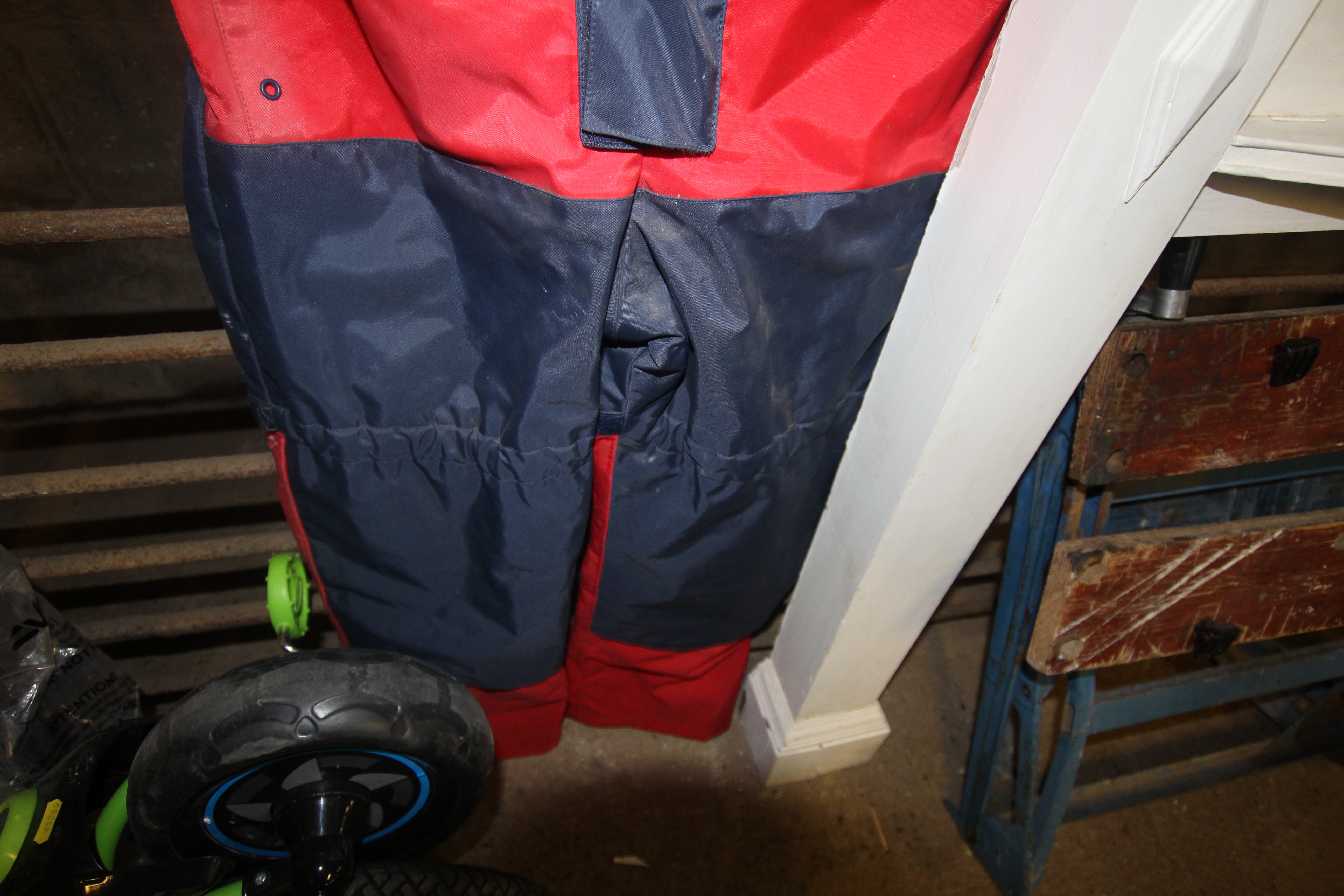 A Cosalt waterproof floatation suit (size M) - Image 4 of 4