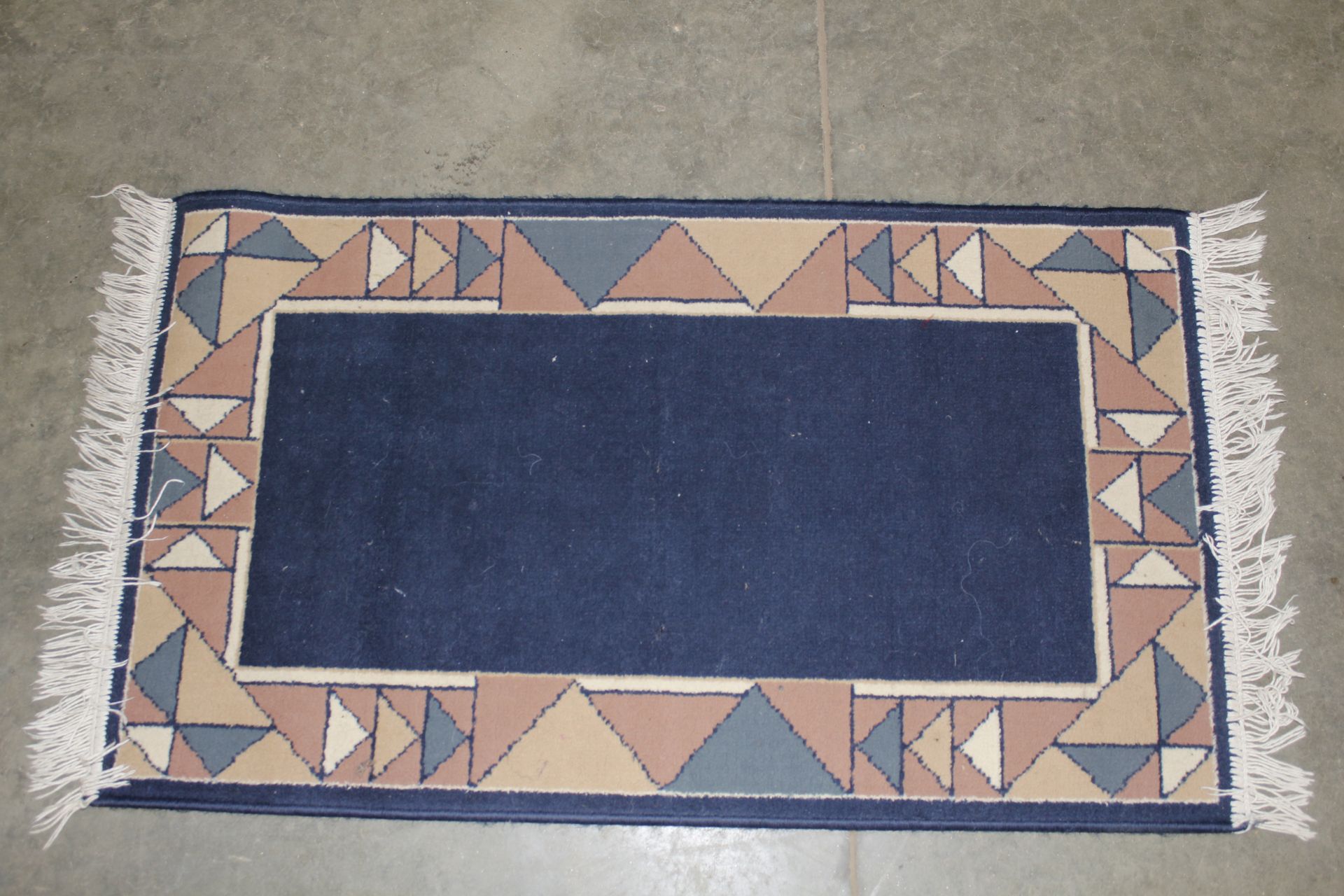 An approx. 4'2" x 2'1" modern patterned rug - Image 2 of 3