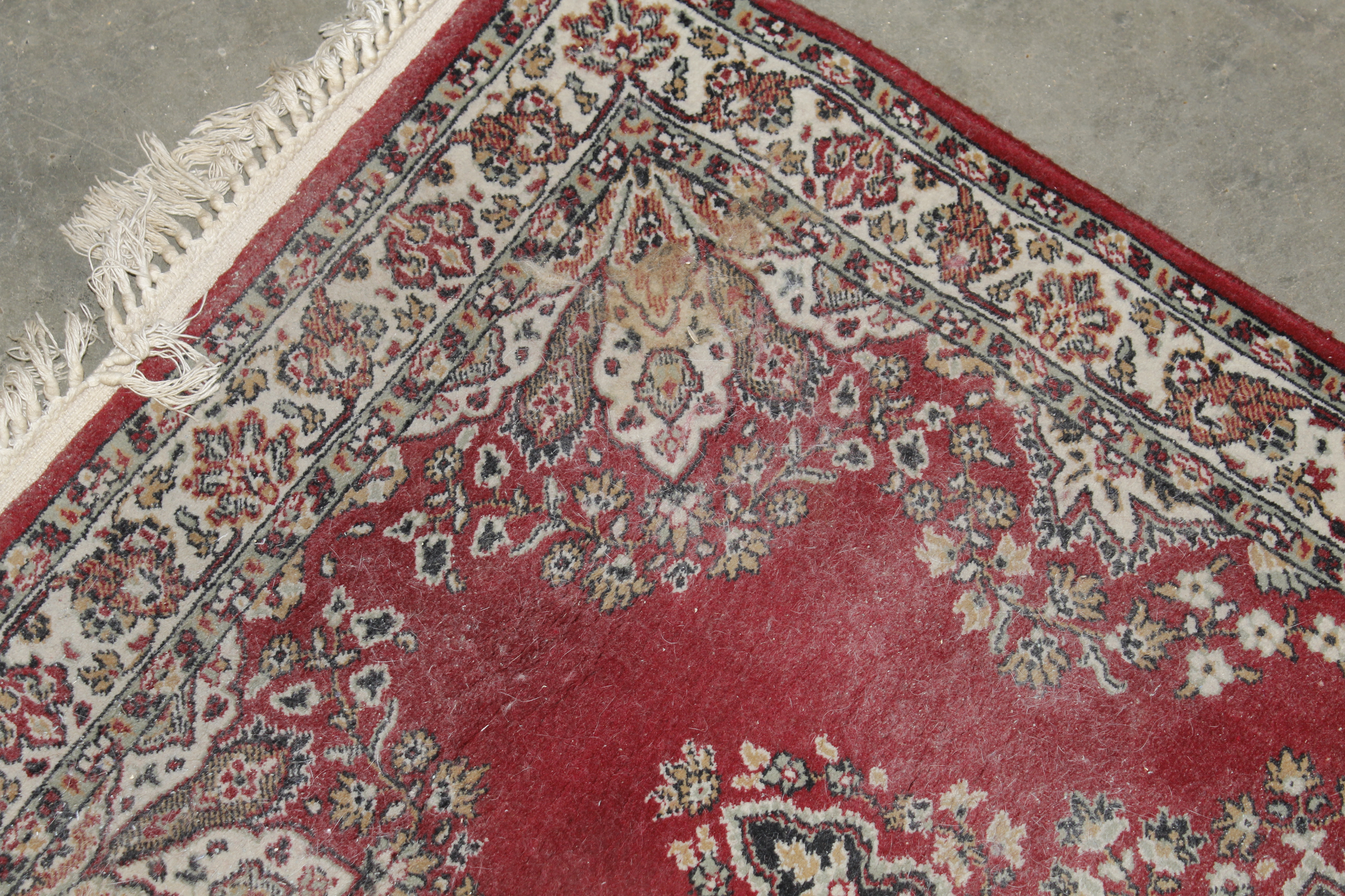 An approx. 5'7" x 2'7" floral patterned rug AF - Image 4 of 6