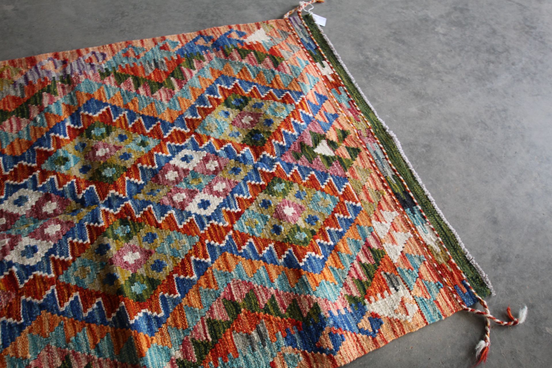 An approx. 4'1" x 2'9" Chobi Kilim rug - Image 3 of 4