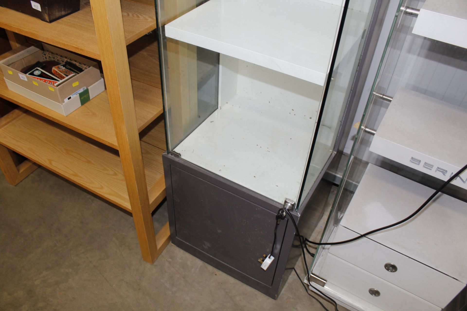A Hot Diamond display cabinet - Image 2 of 3