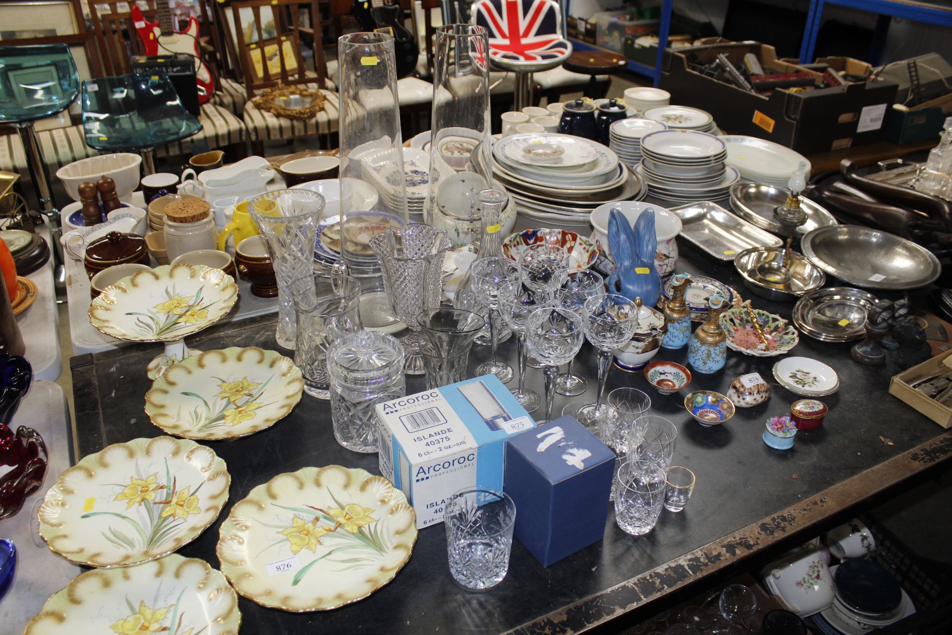 A quantity of various glassware to include a set o