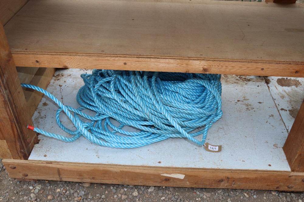 A length of blue rope