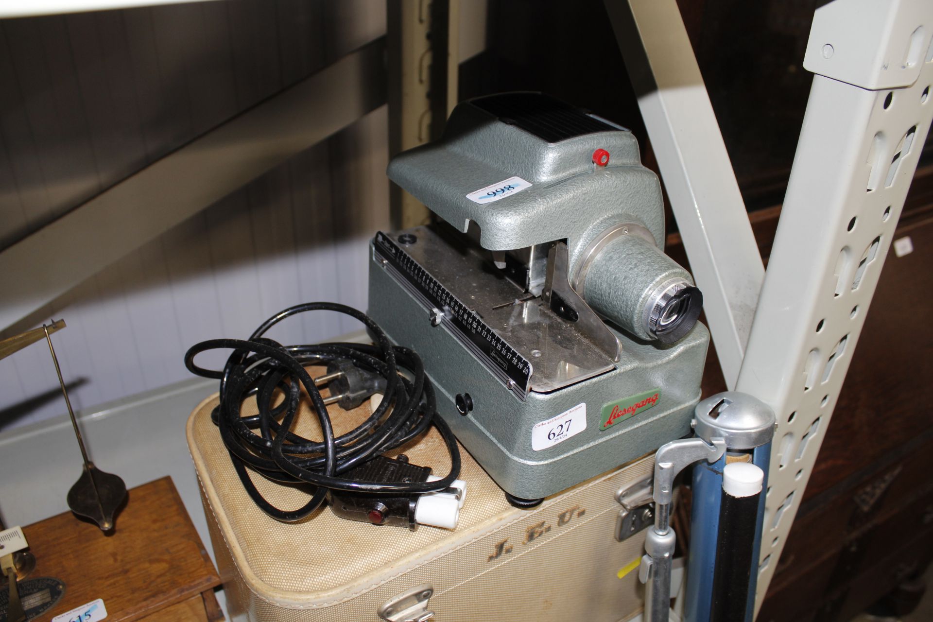 A slide projector (Sold as collectors item) and a - Image 2 of 2