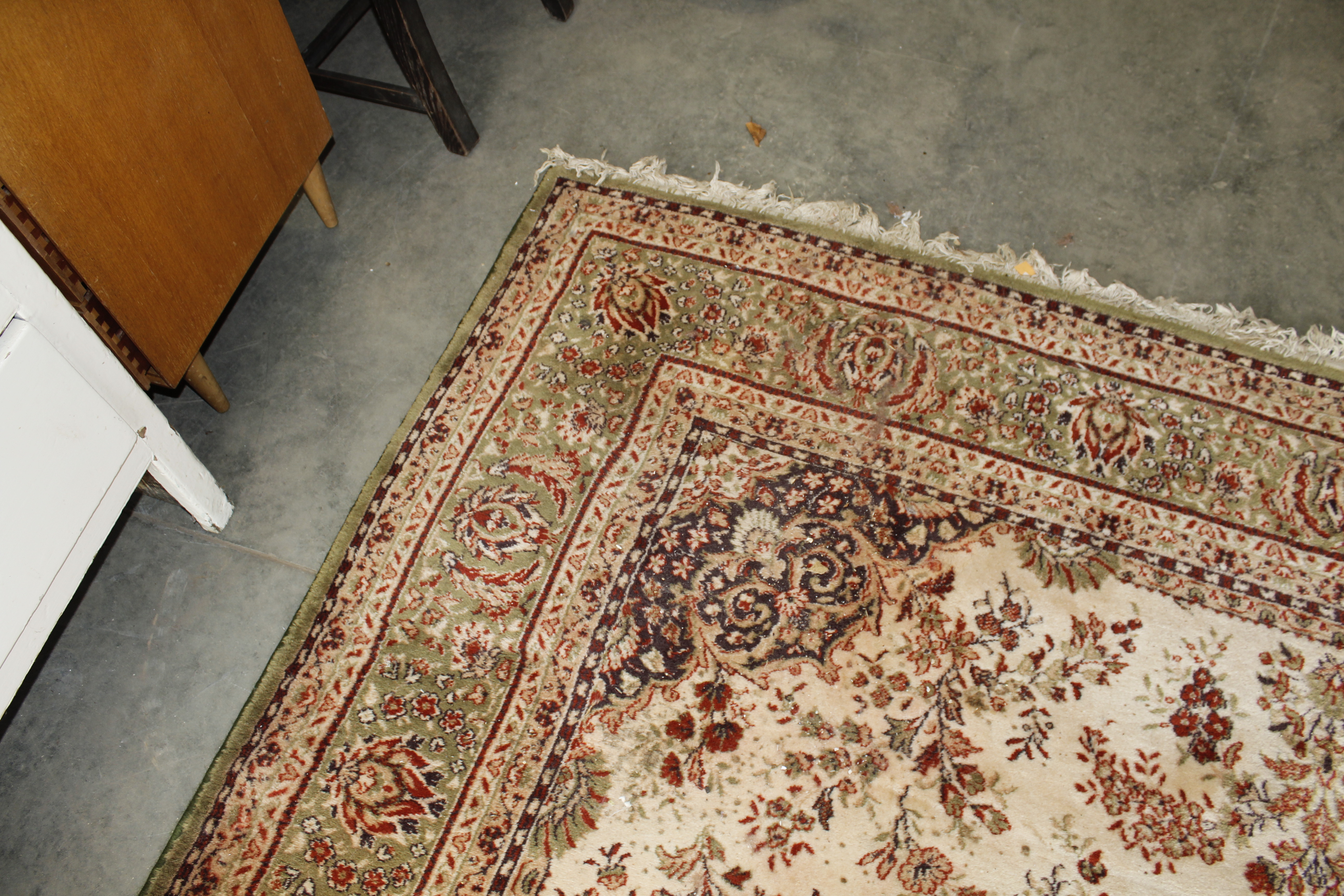 An approx. 11'7" x 8'1" green patterned rug AF - Image 3 of 7