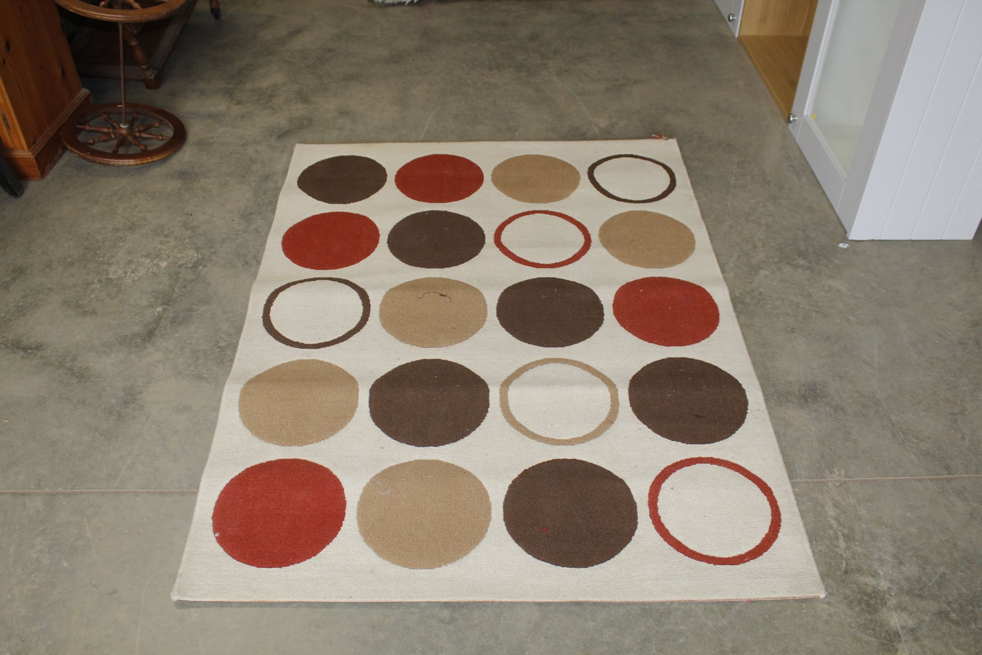 An approx. 5'3" x 4' modern patterned rug