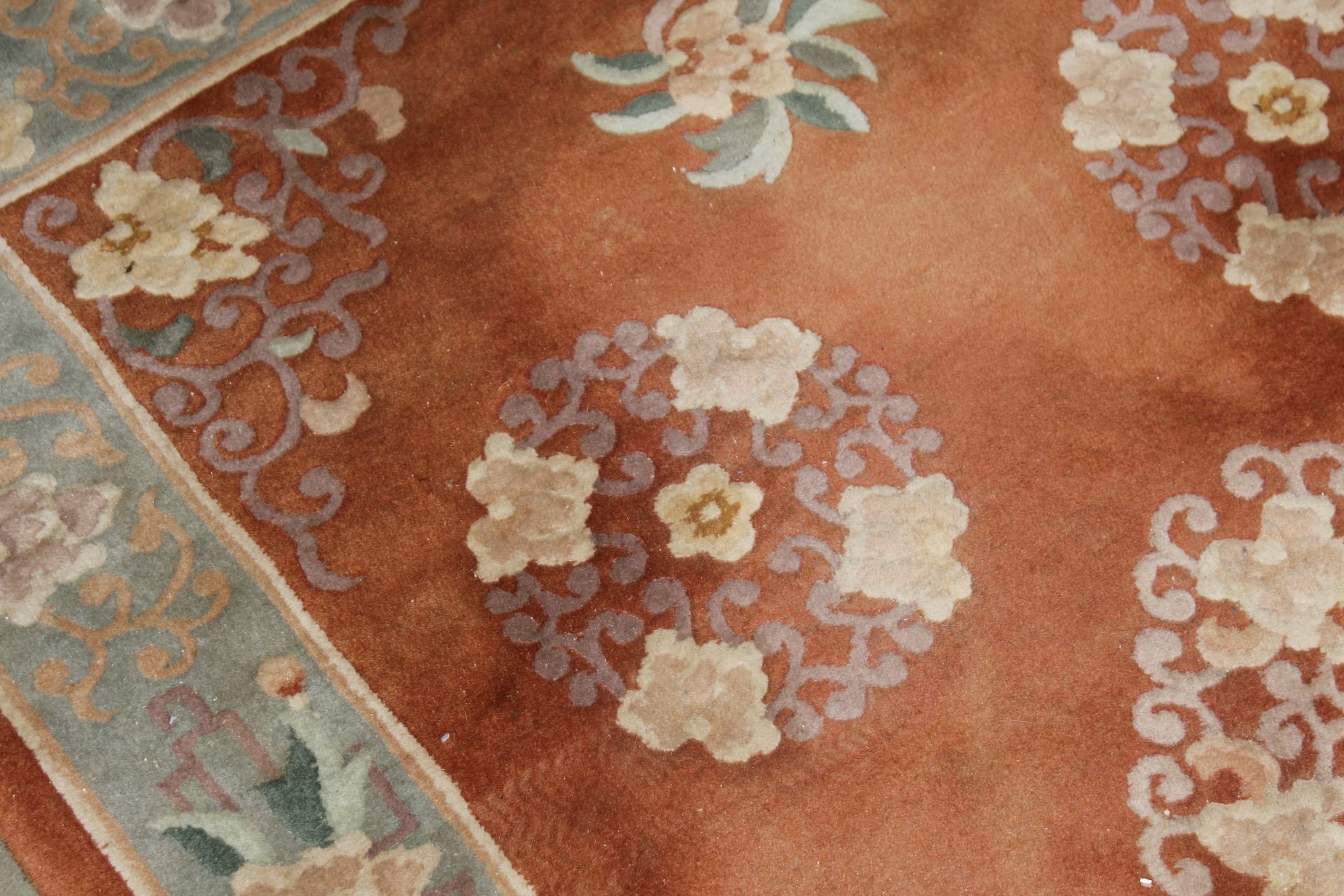 An approx. 7' x 4'1" floral patterned rug - Image 4 of 5