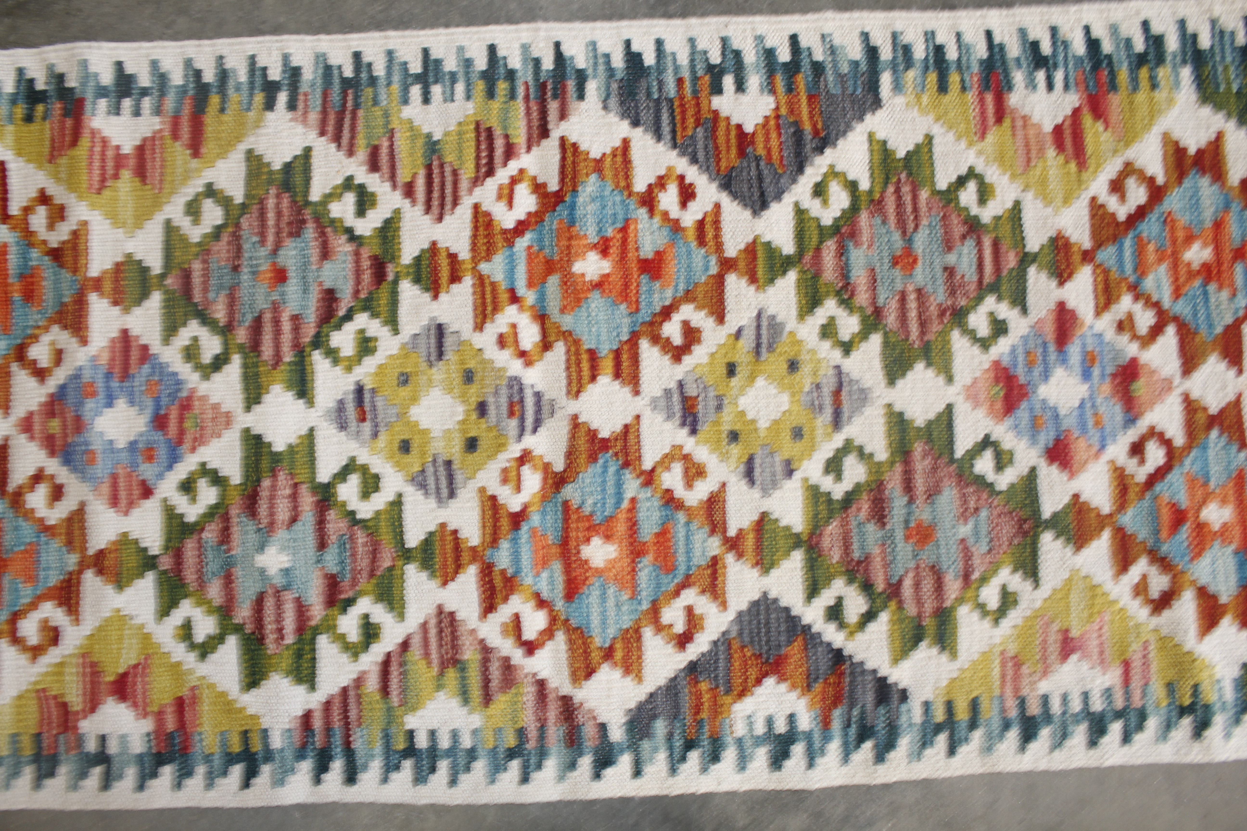 An approx. 4'7" x 2' Chobi Kilim rug - Image 2 of 3