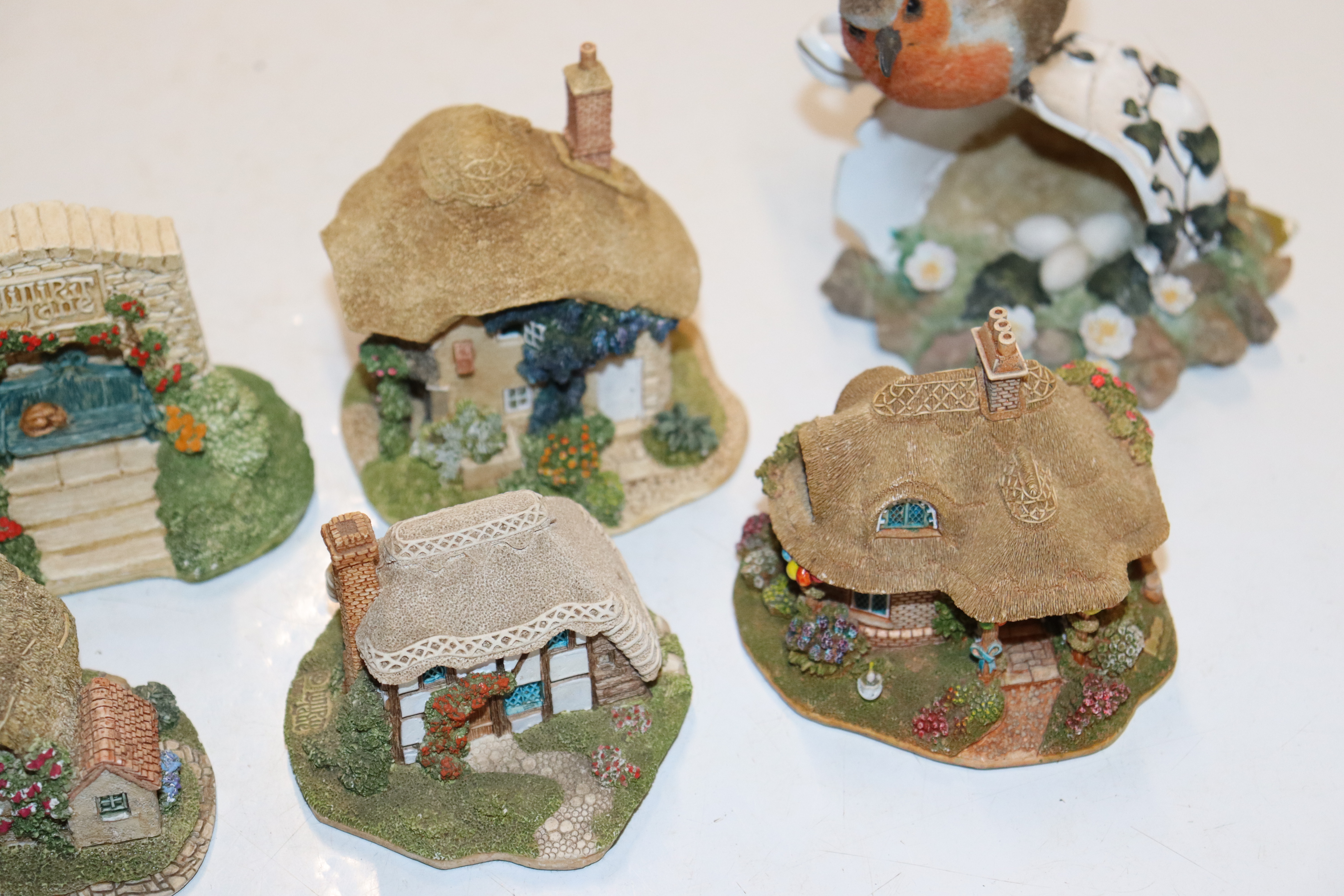 A collection of Lilliput Lane model houses; Regenc - Image 11 of 18