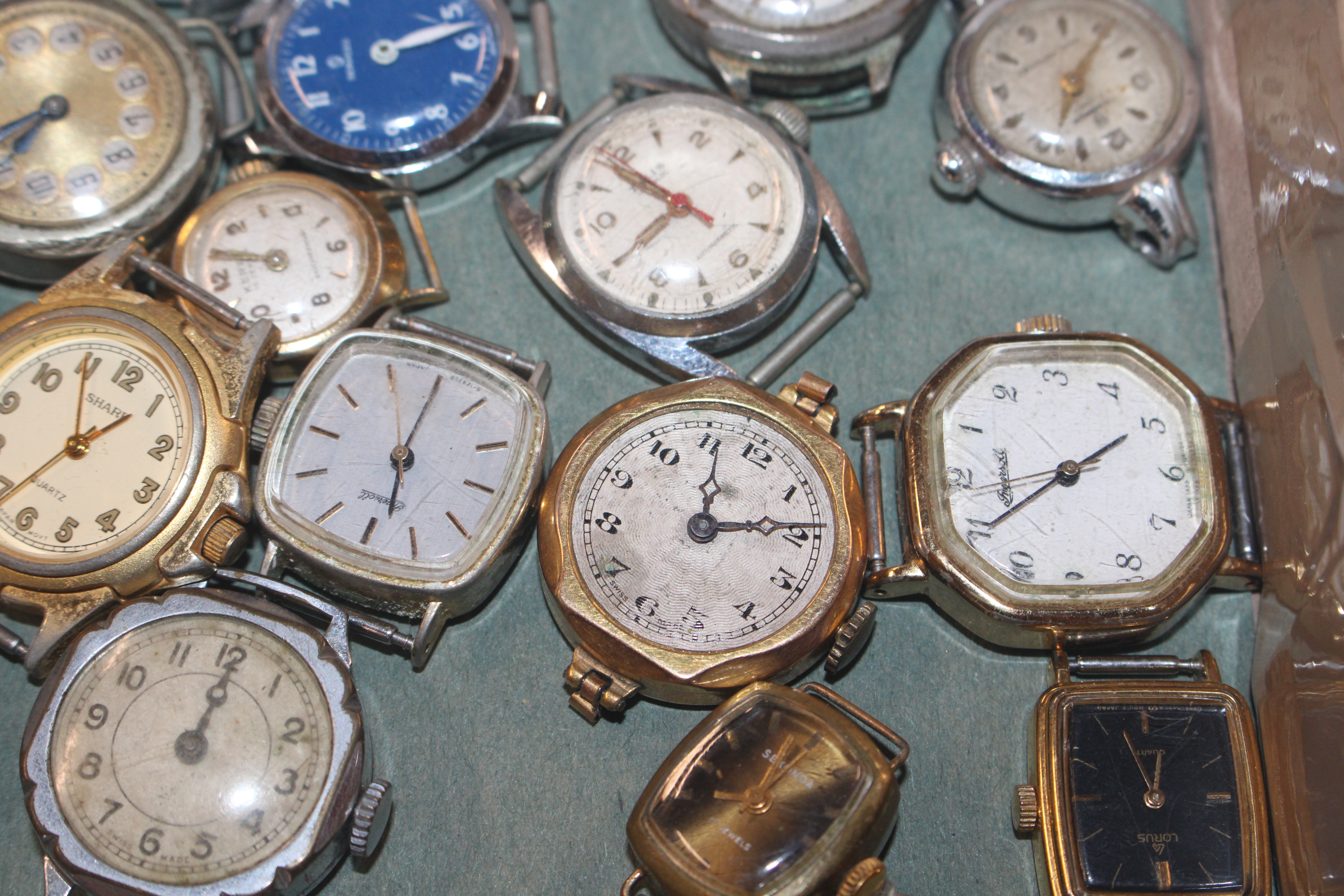 A tray of vintage and other watches for spares and - Image 7 of 8