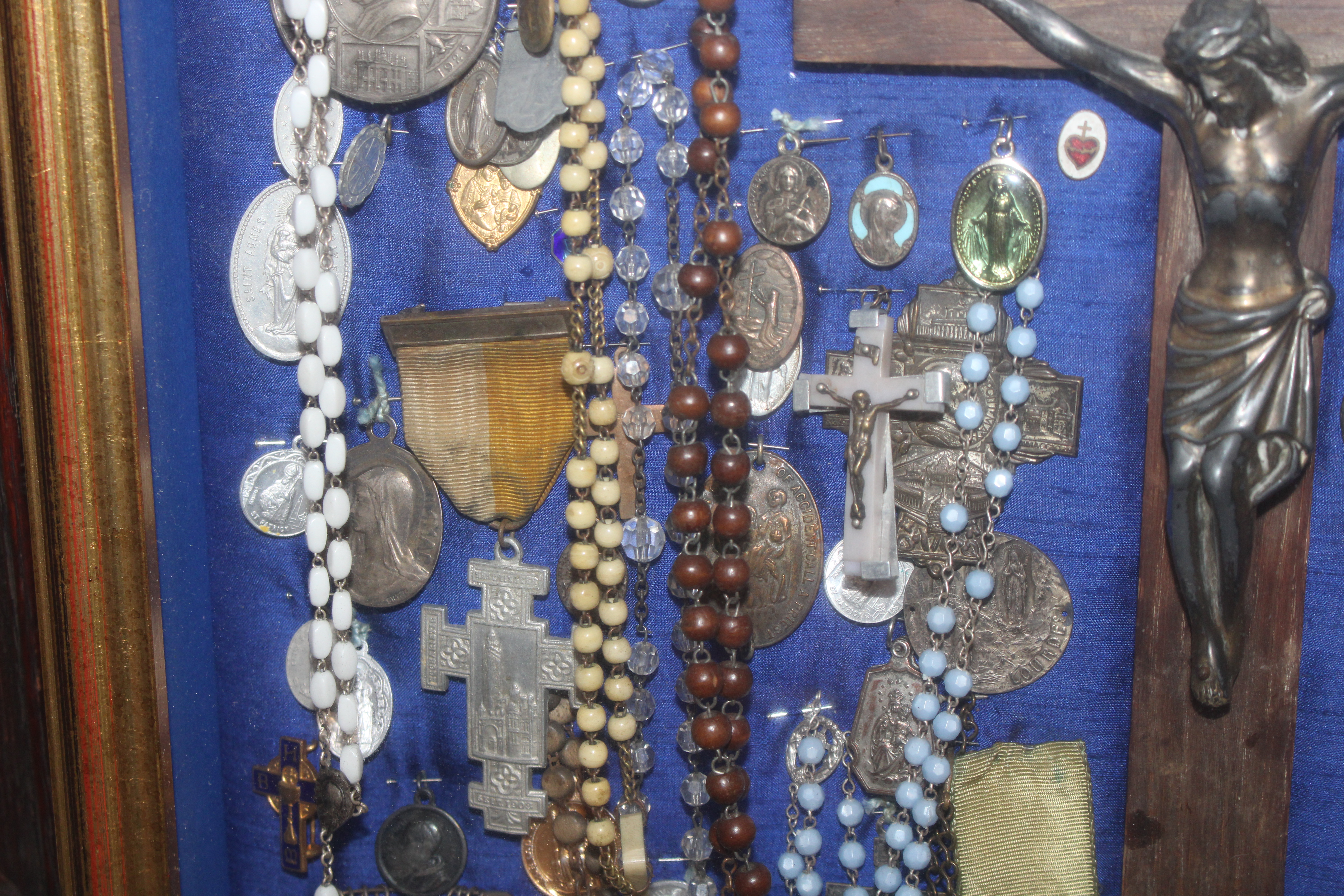 A display case of Papal medallions; rosary beads; - Image 6 of 13