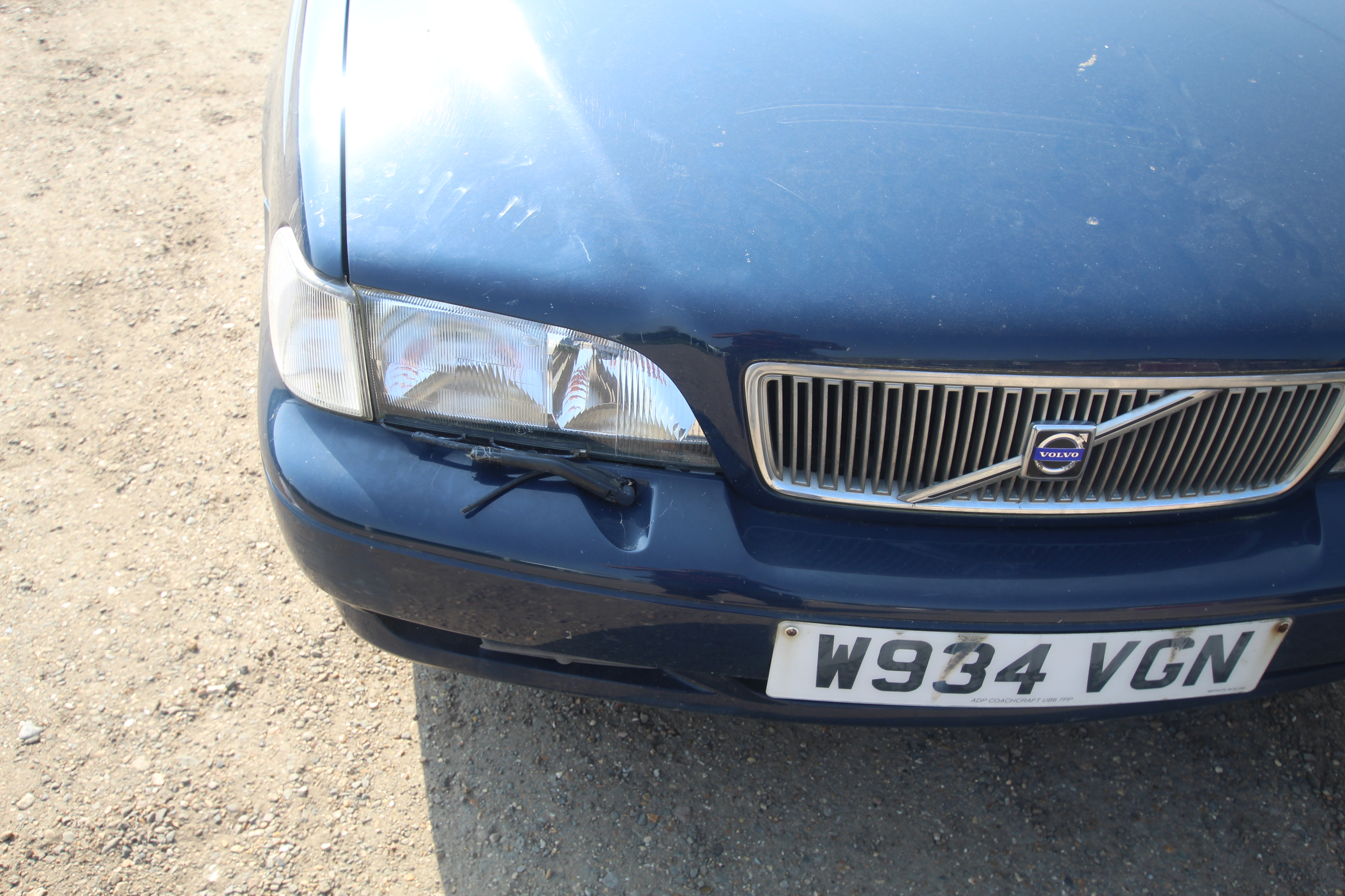 Volvo V70 2.4L petrol auto estate. Registration W9 - Image 5 of 48