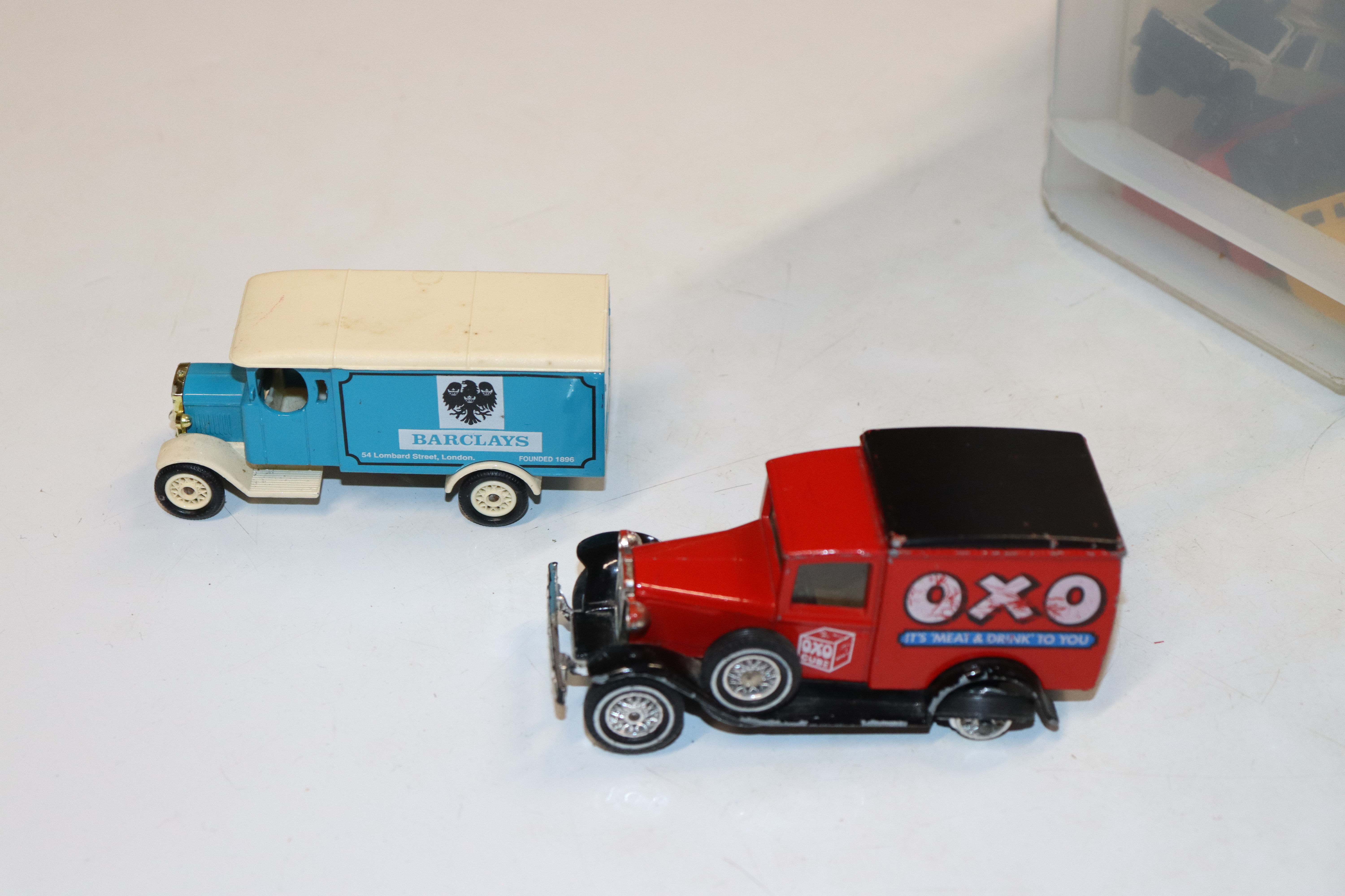 A box of die-cast vehicles - Image 7 of 9
