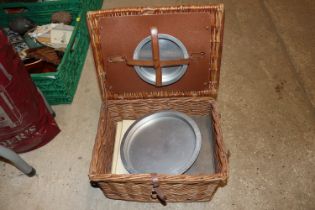 A WWI Officers companion set in wicker basket with