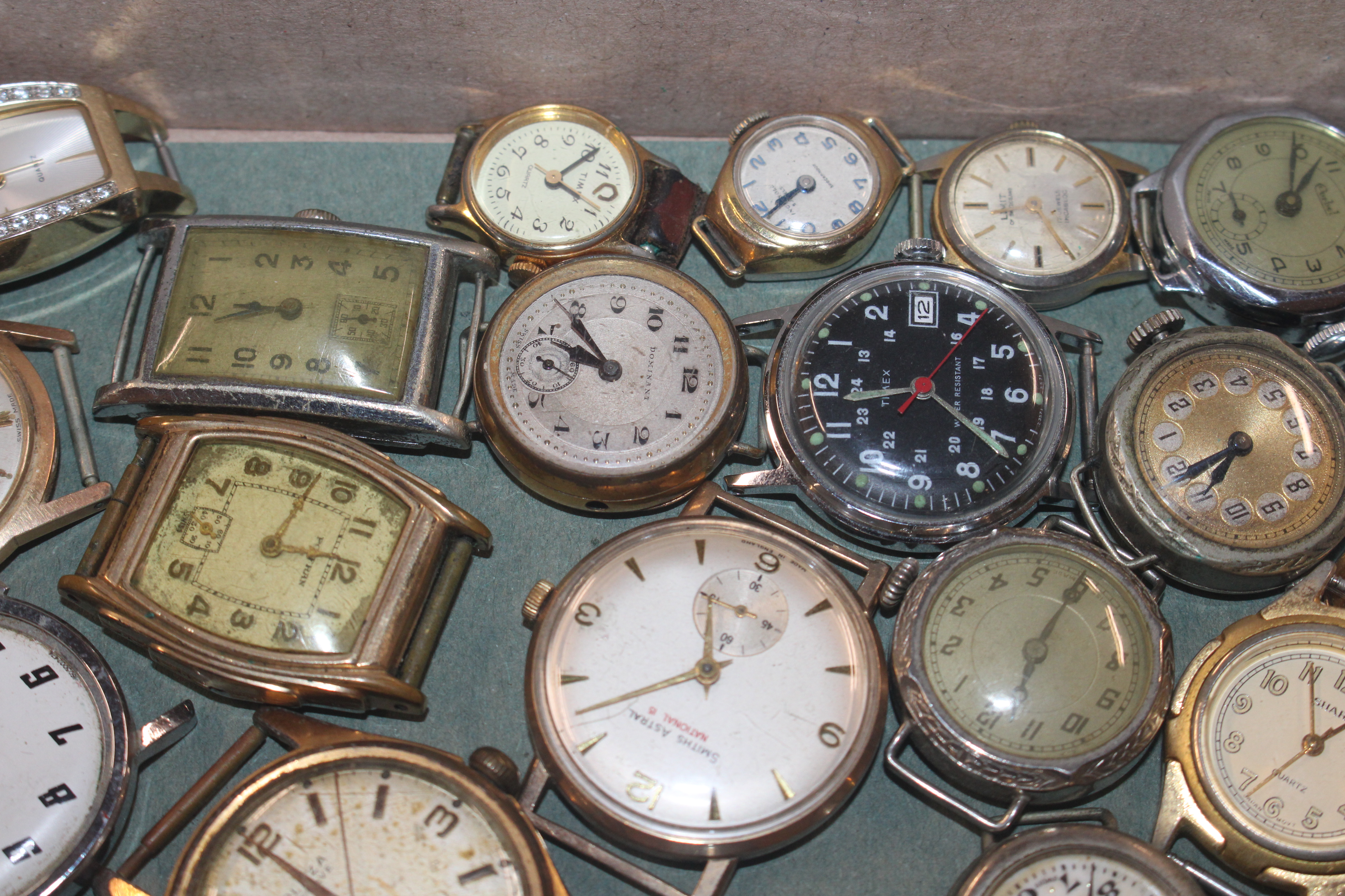 A tray of vintage and other watches for spares and - Image 4 of 8