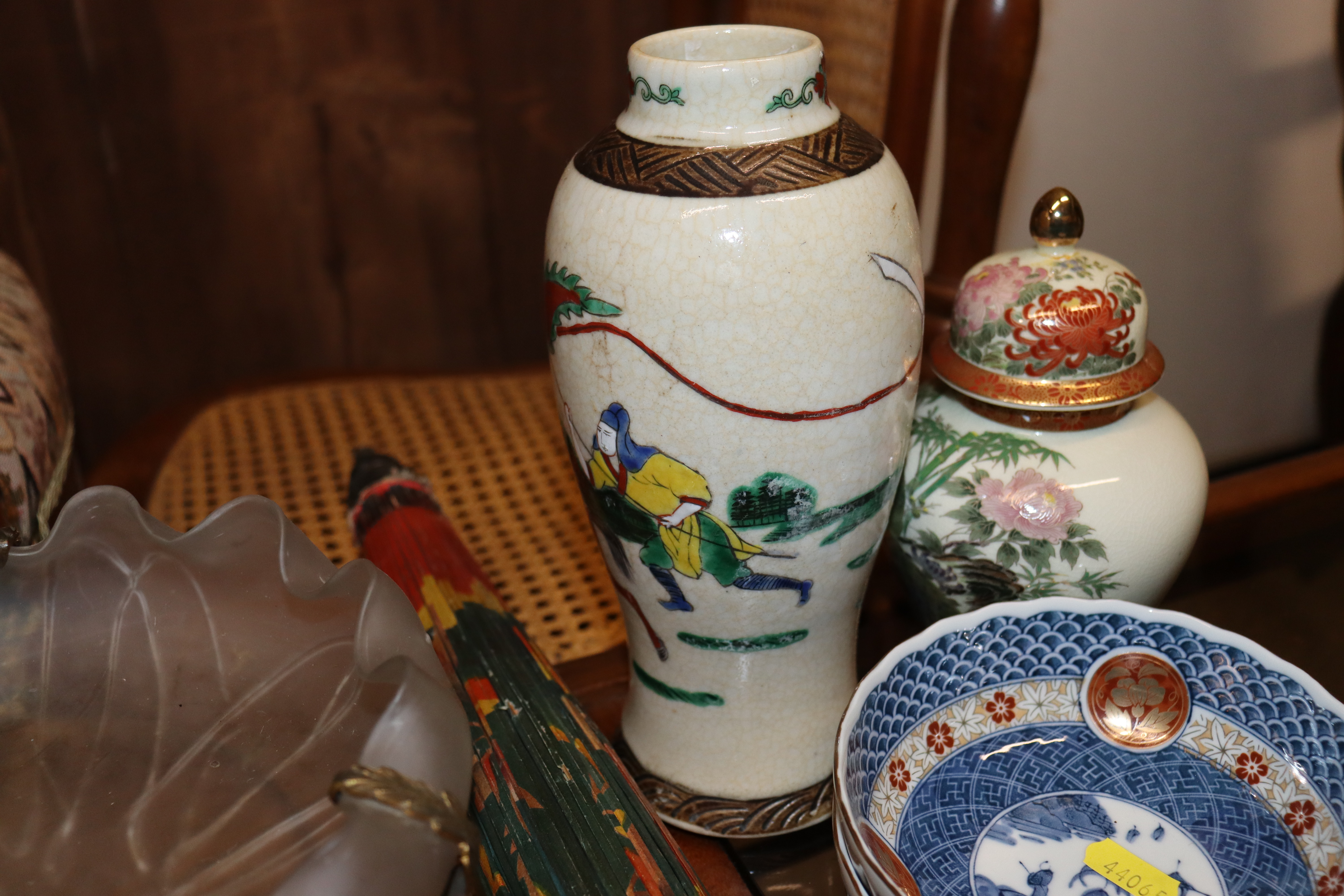 A quantity of Oriental china to include vase, vase - Image 5 of 6