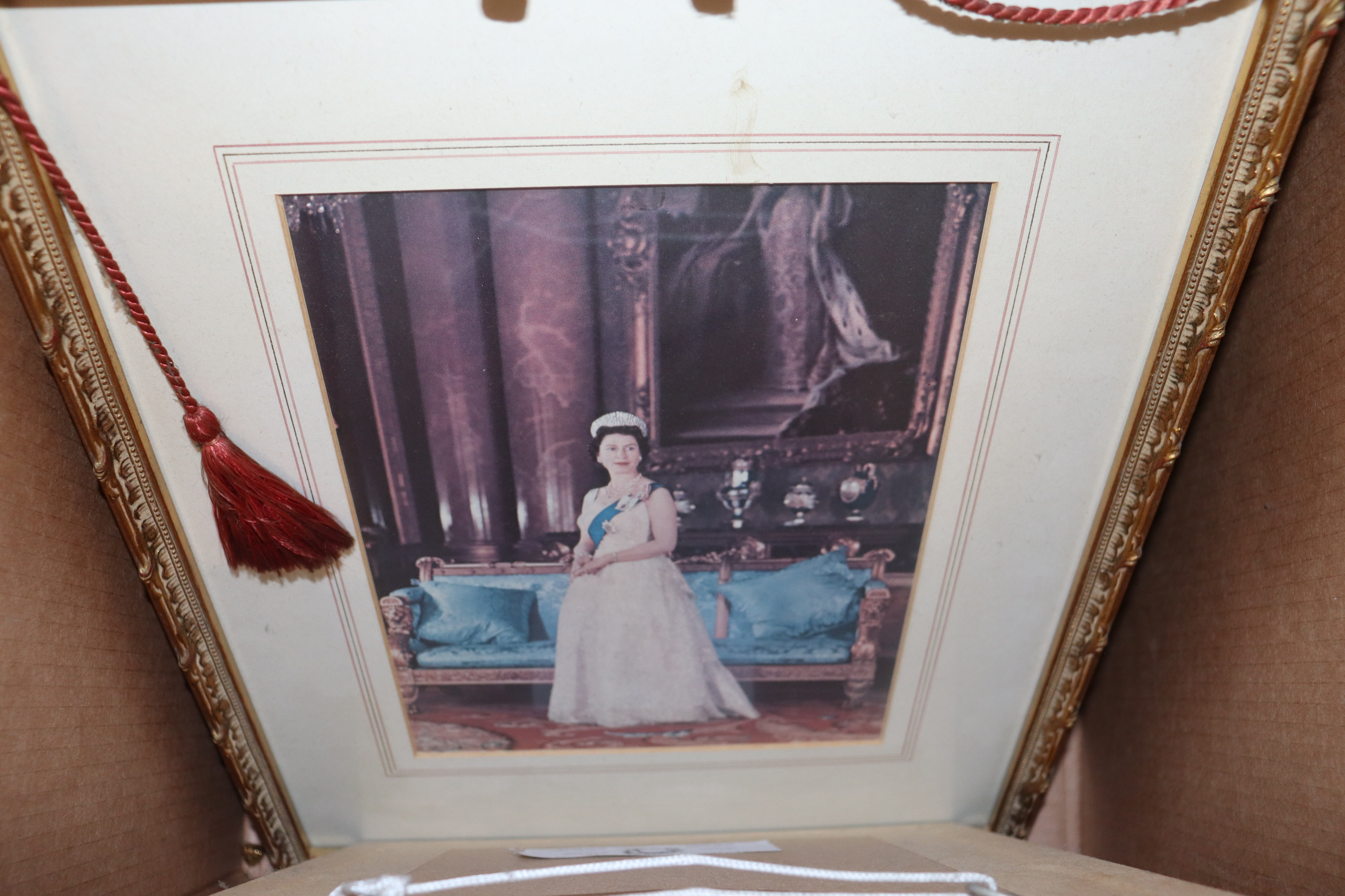 A box containing Royal Memorabilia and photos - Image 3 of 4