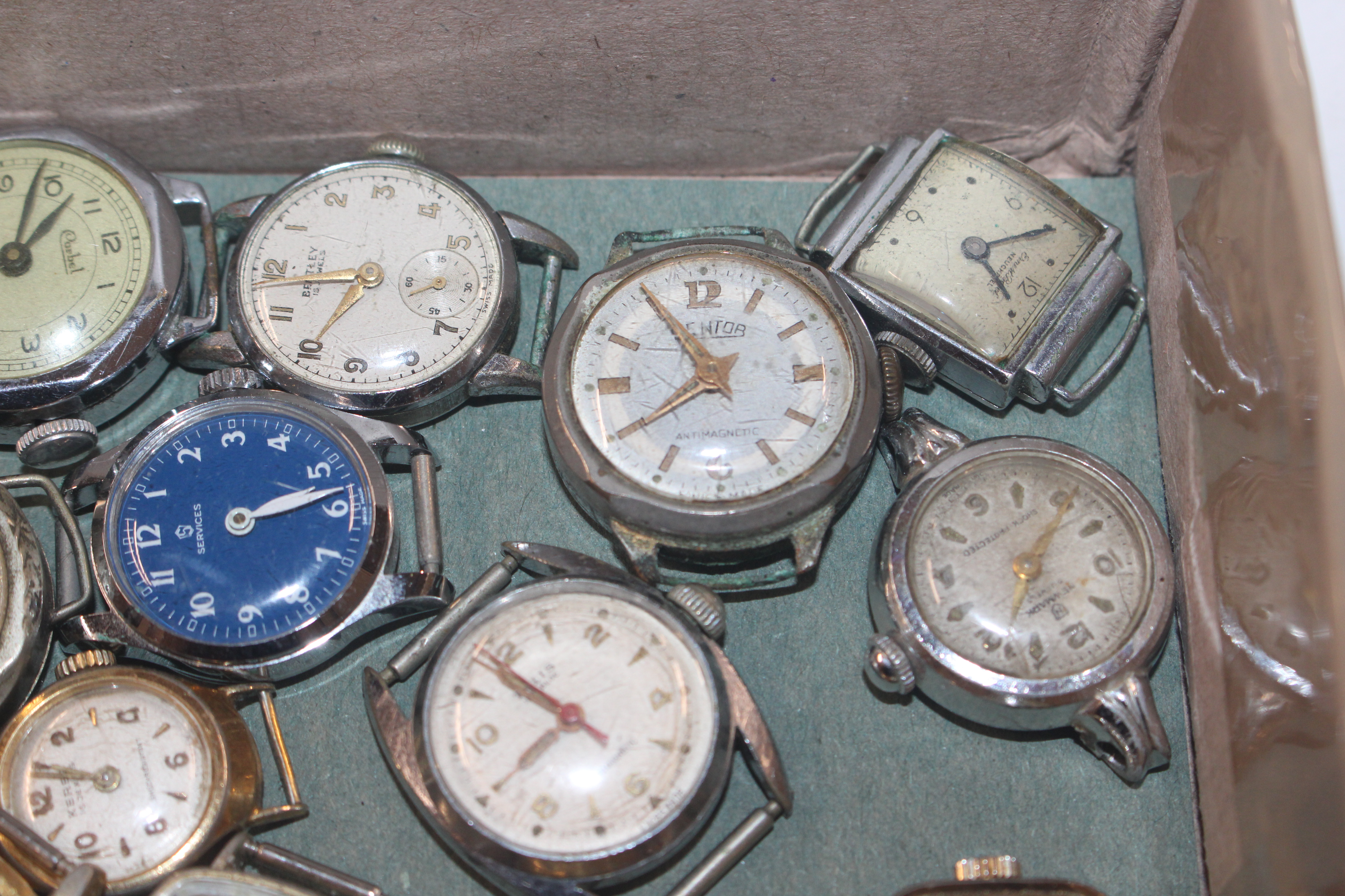 A tray of vintage and other watches for spares and - Image 8 of 8