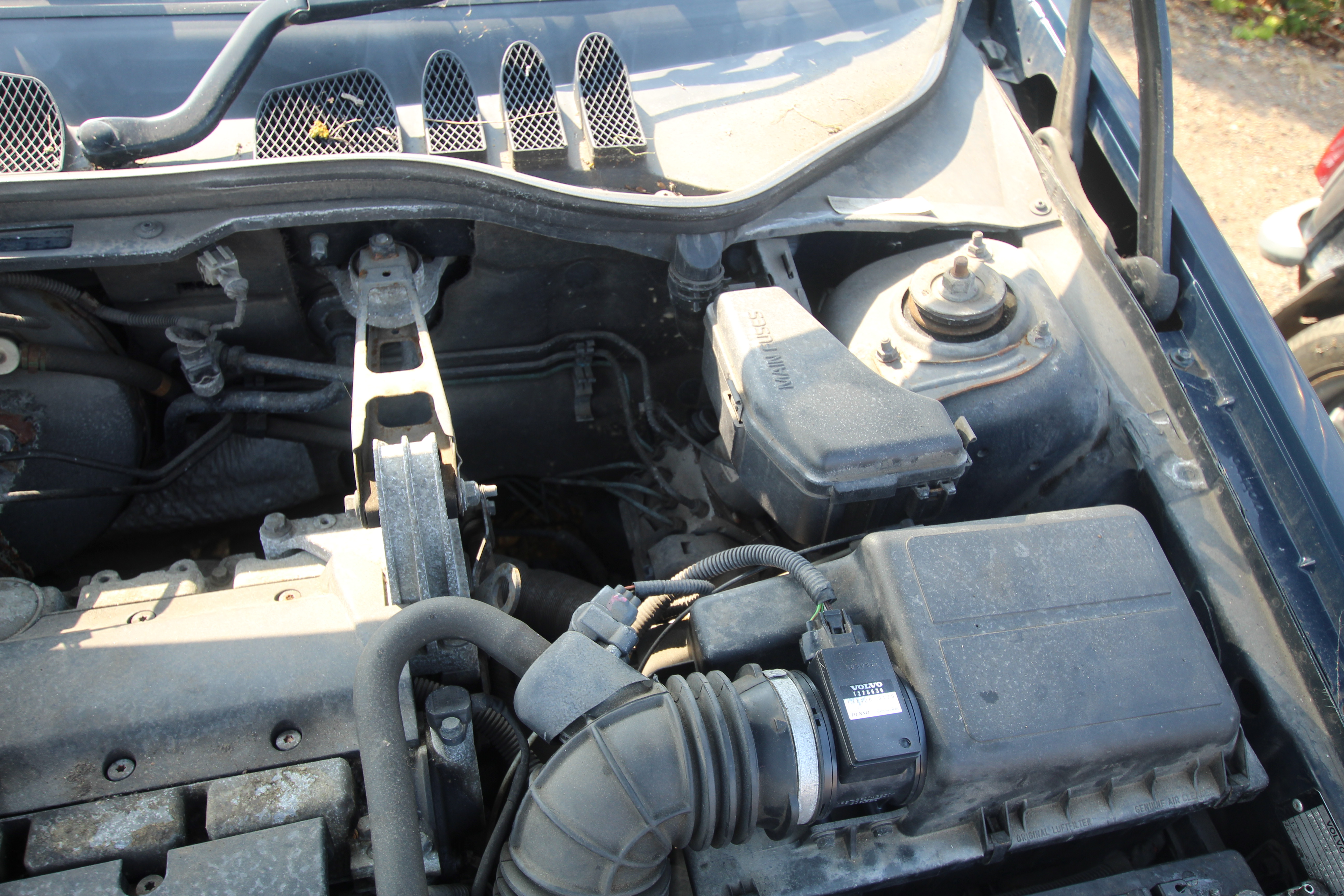 Volvo V70 2.4L petrol auto estate. Registration W9 - Image 46 of 48