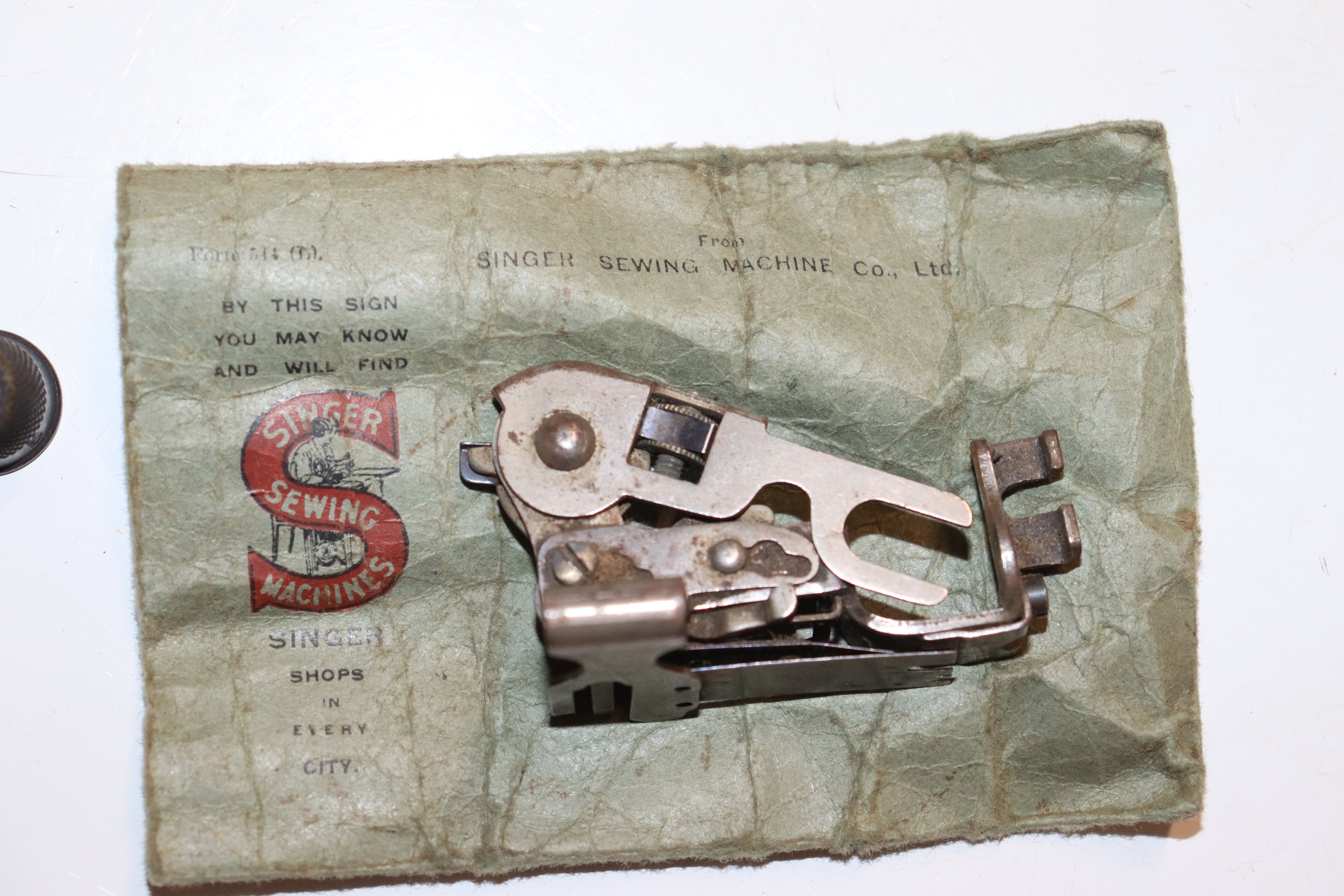 A box containing various sewing items, buttons, sc - Image 5 of 9