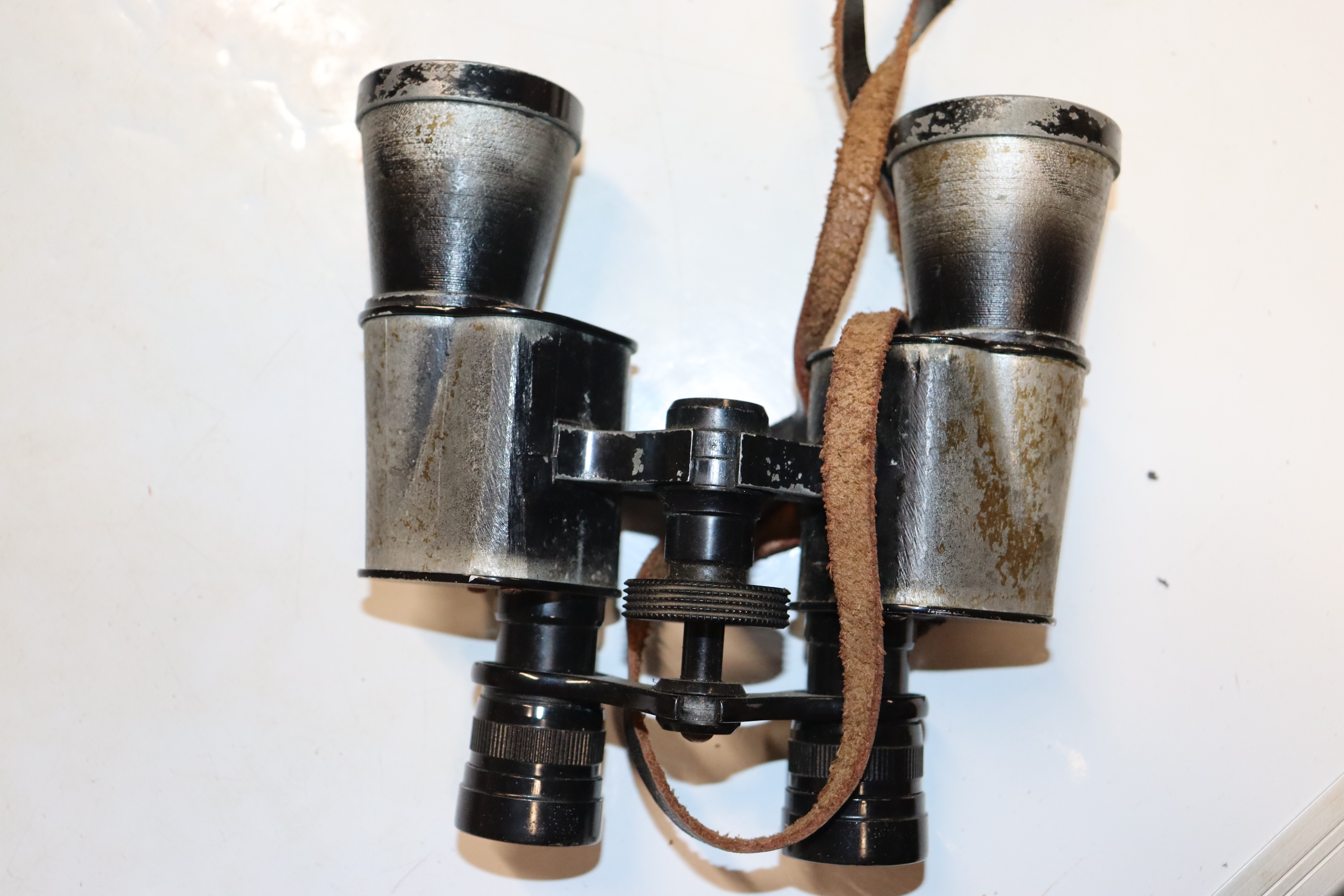 A box of various binoculars - Image 19 of 21