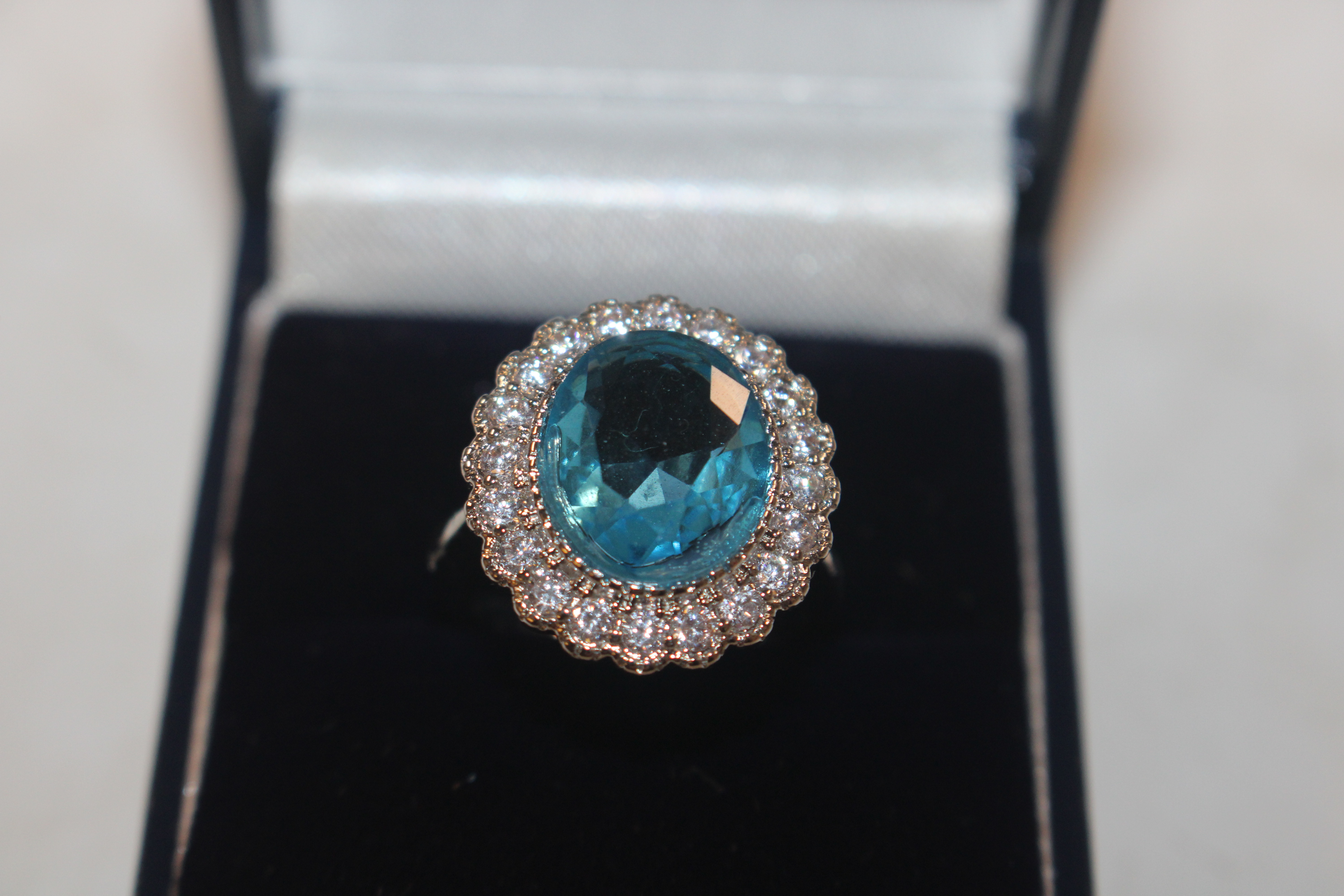 A 9ct silver and blue topaz set ring - Image 2 of 4