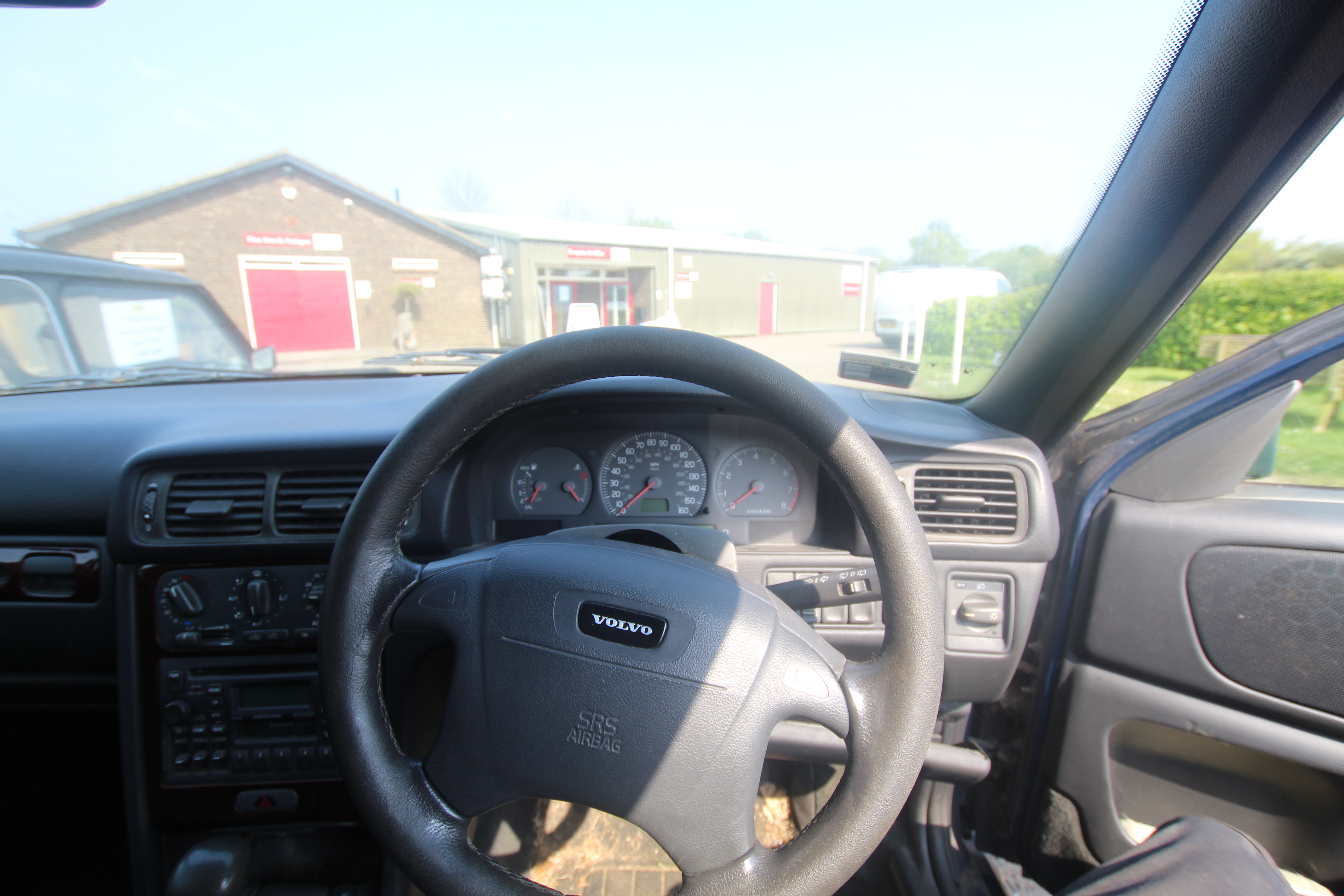 Volvo V70 2.4L petrol auto estate. Registration W9 - Image 34 of 48