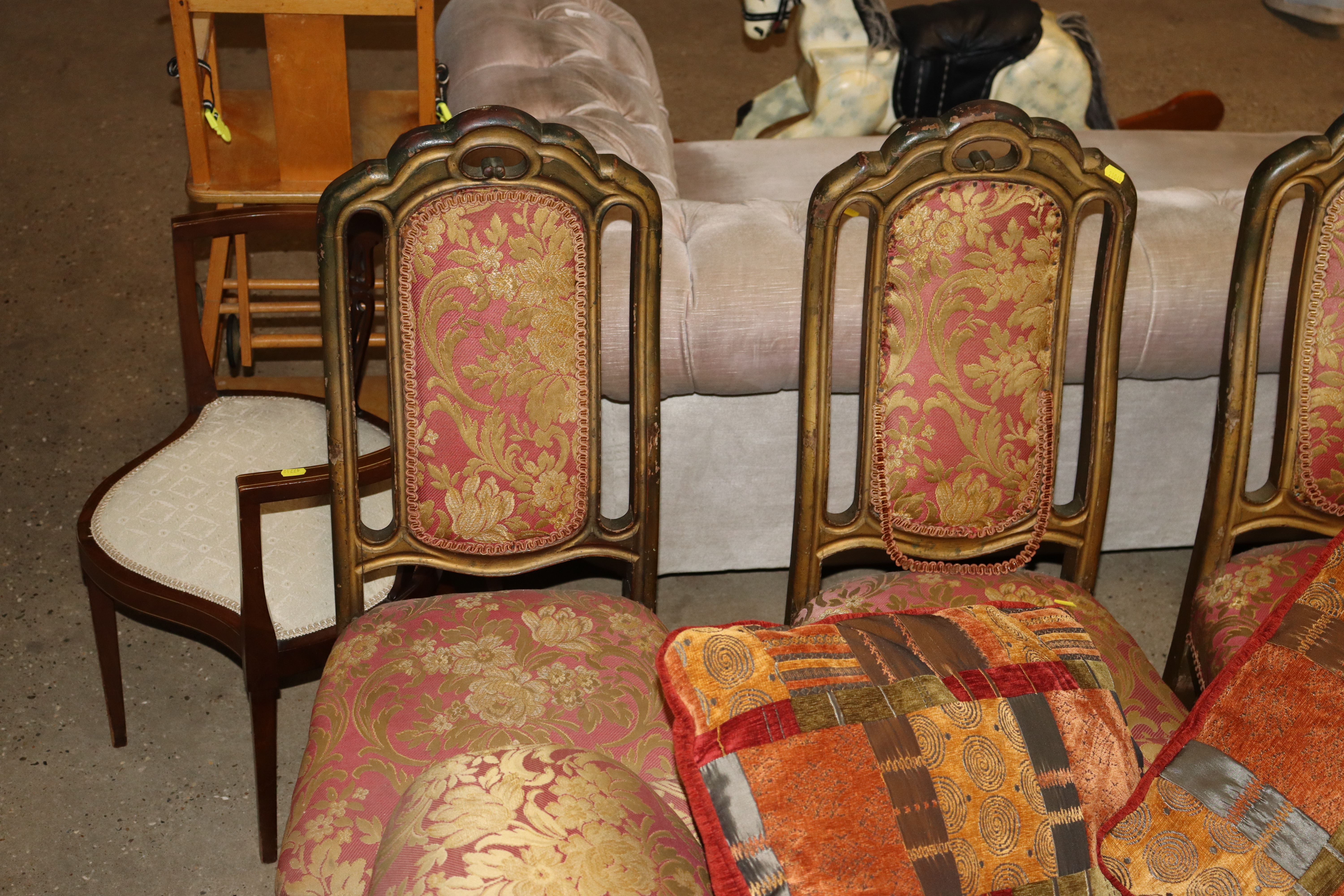 A suite comprising of day bed, four chairs and two - Image 2 of 4