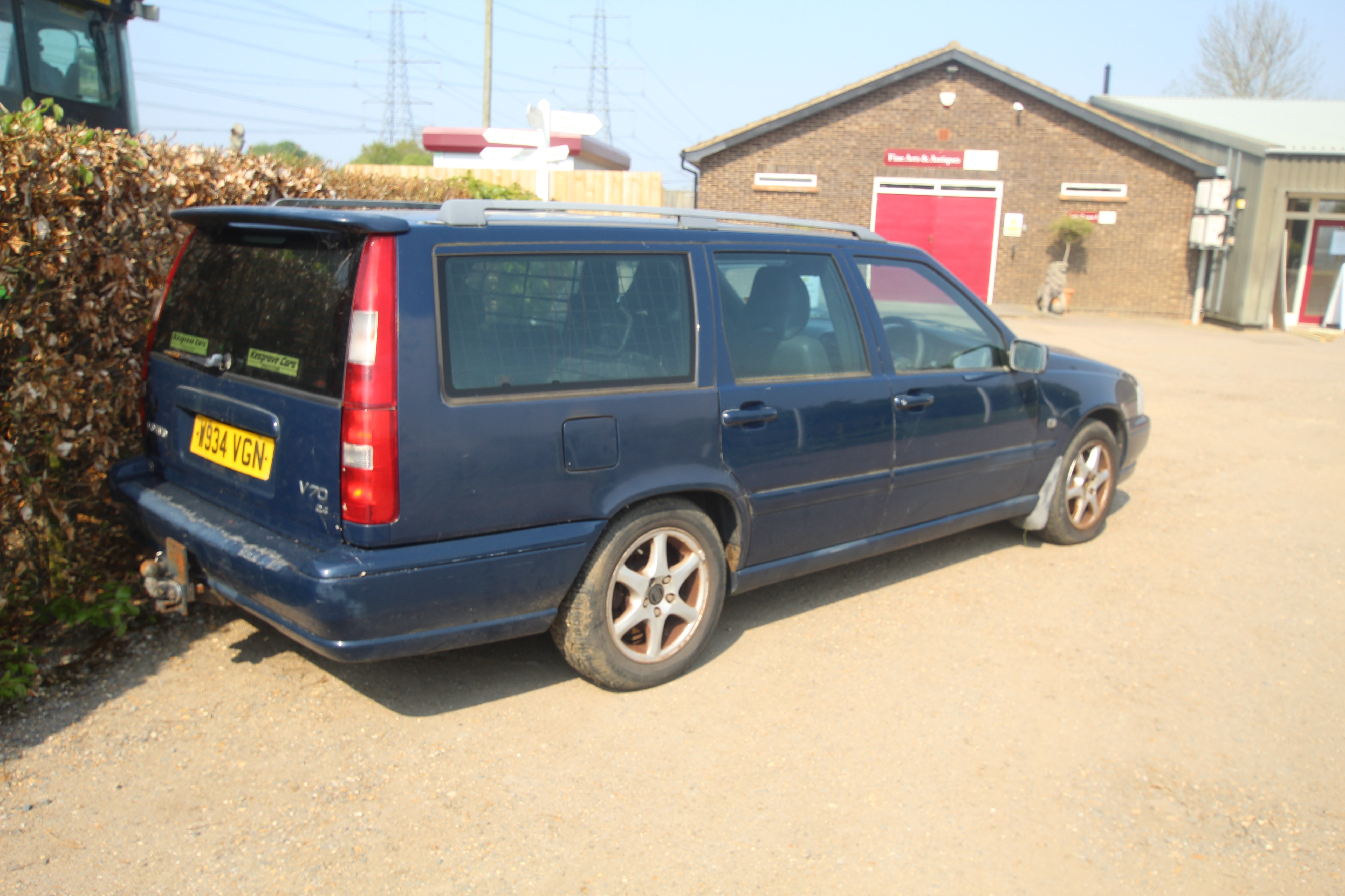 Volvo V70 2.4L petrol auto estate. Registration W9 - Image 2 of 48