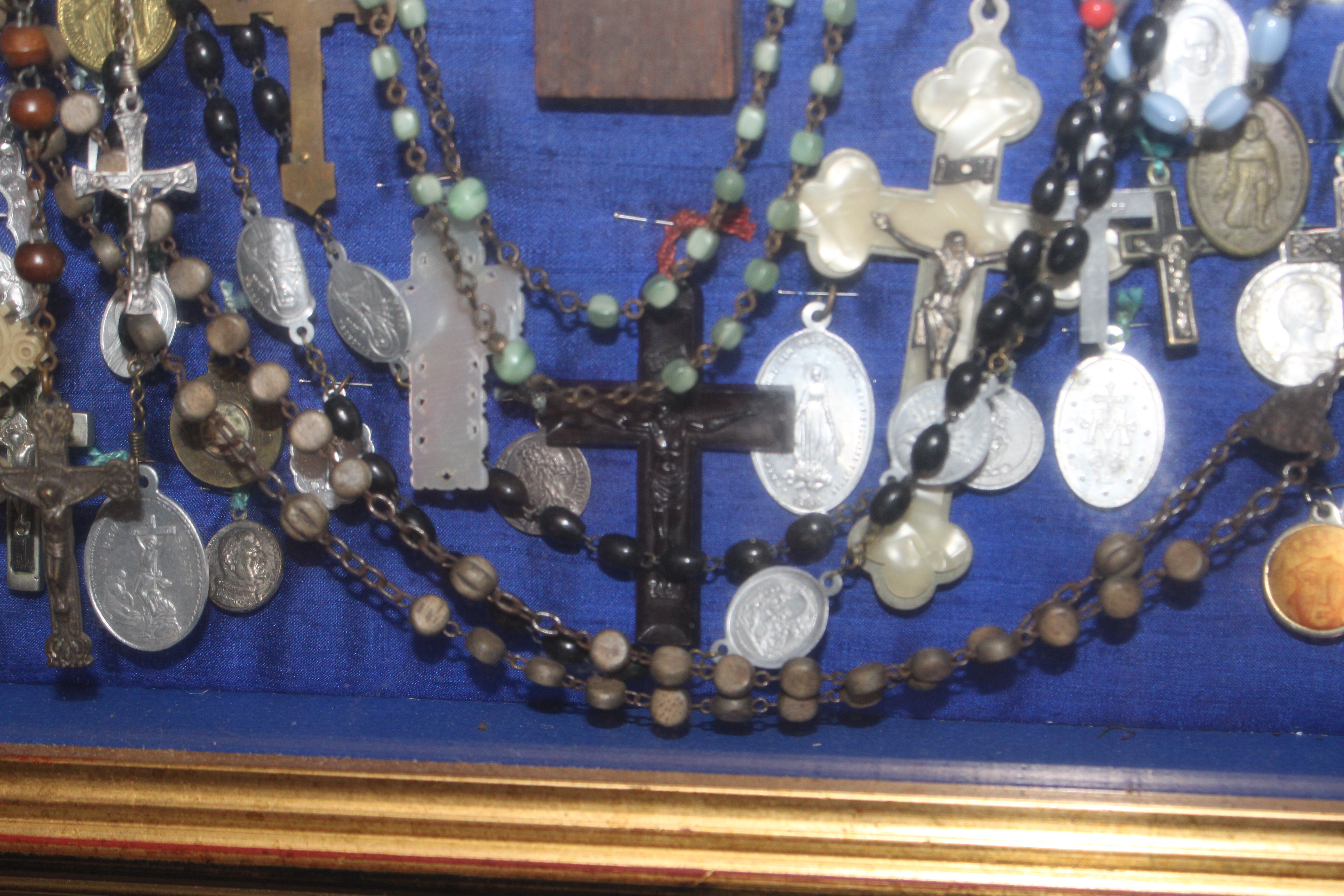 A display case of Papal medallions; rosary beads; - Image 12 of 13